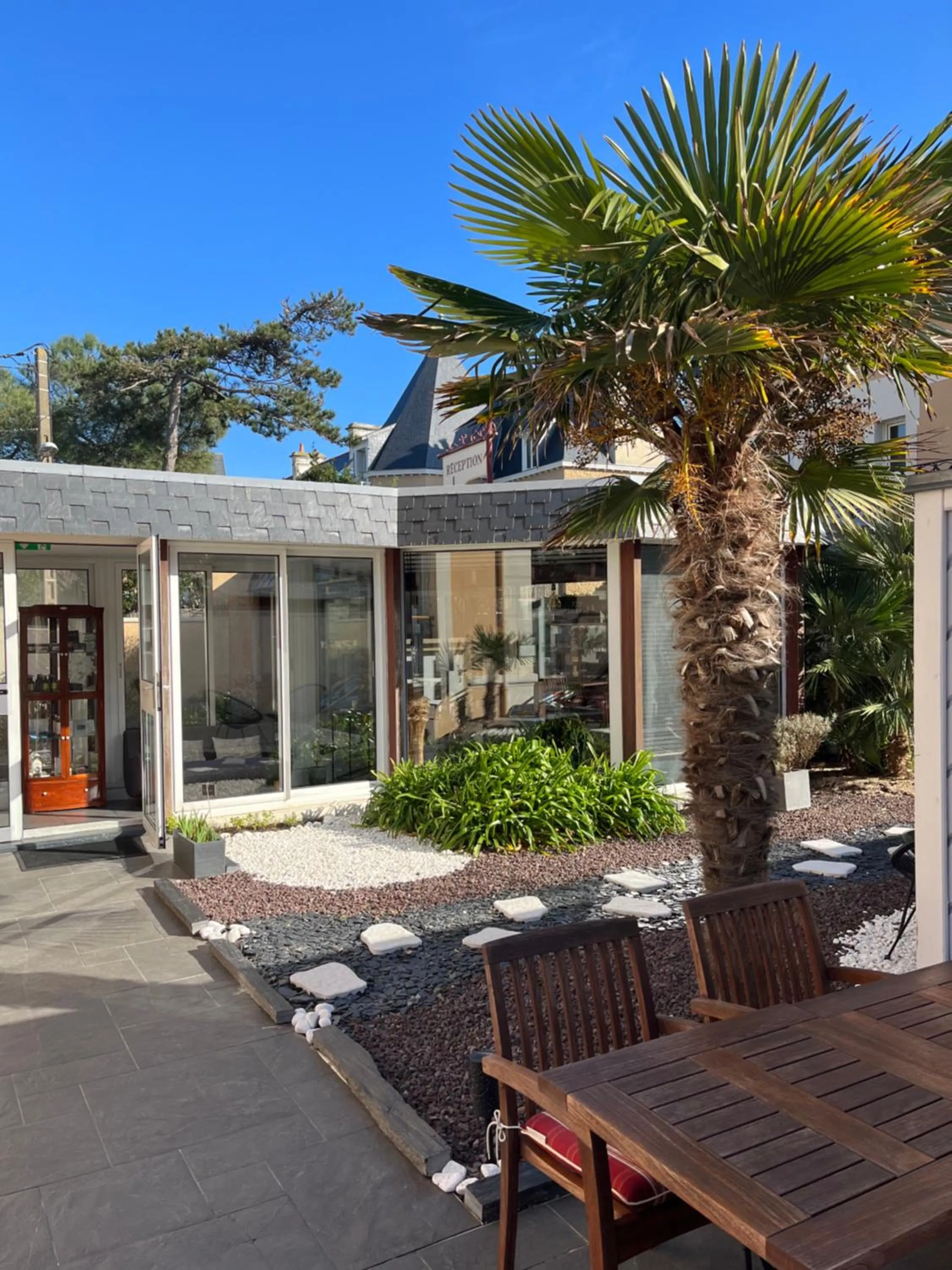 Patio in Hôtel La Villefromoy