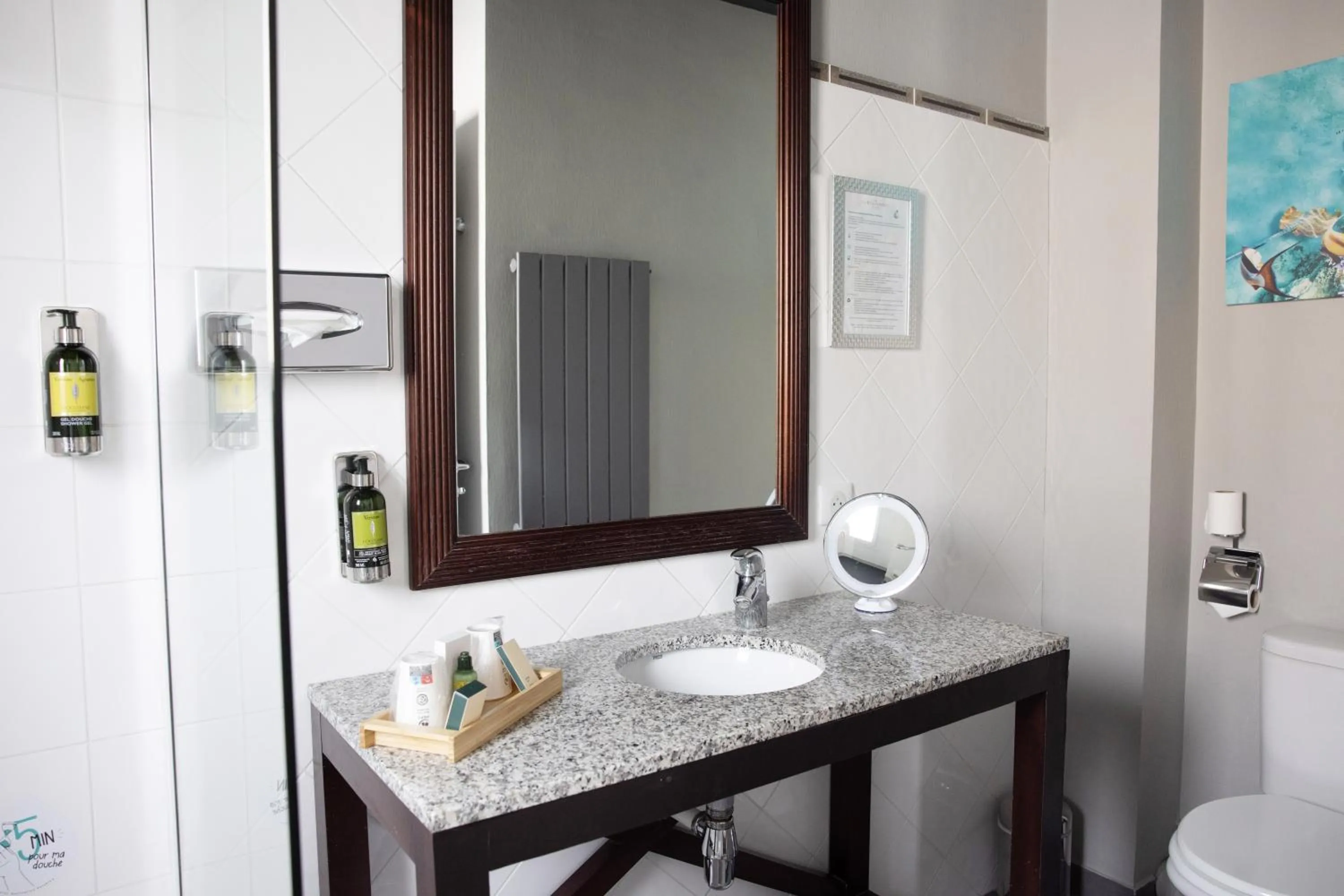 Toilet in Hôtel La Villefromoy