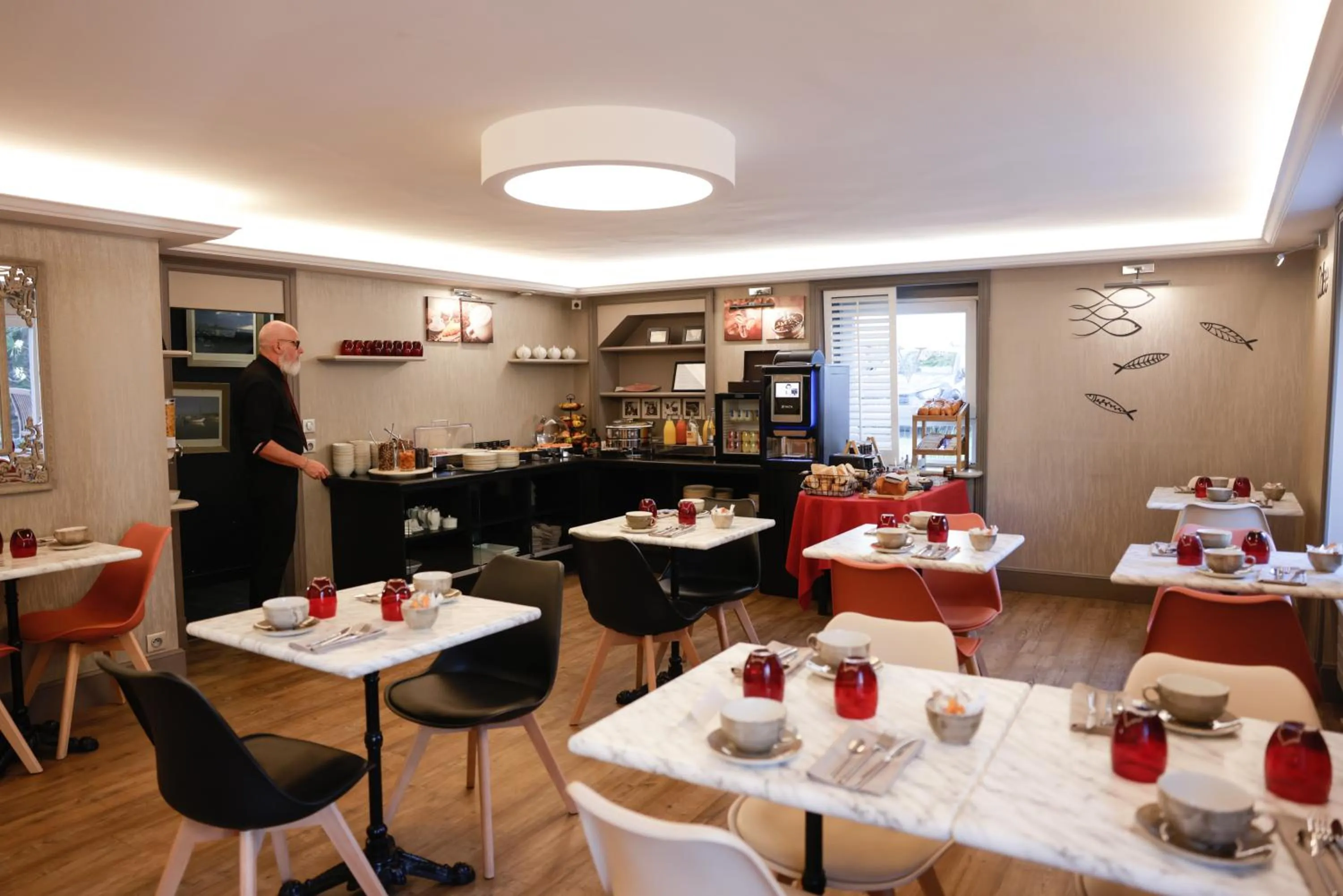 People in Hôtel La Villefromoy