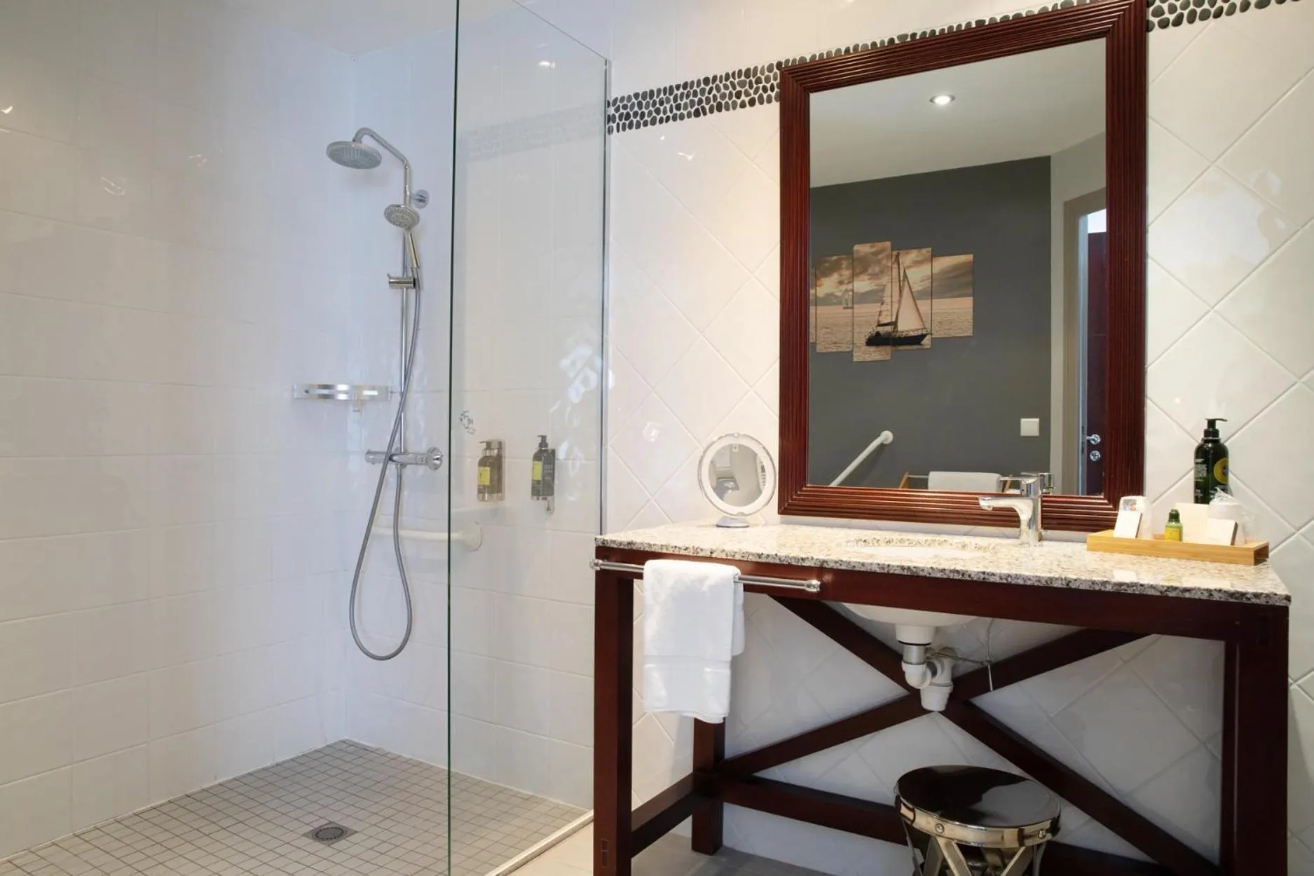 Shower in Hôtel La Villefromoy