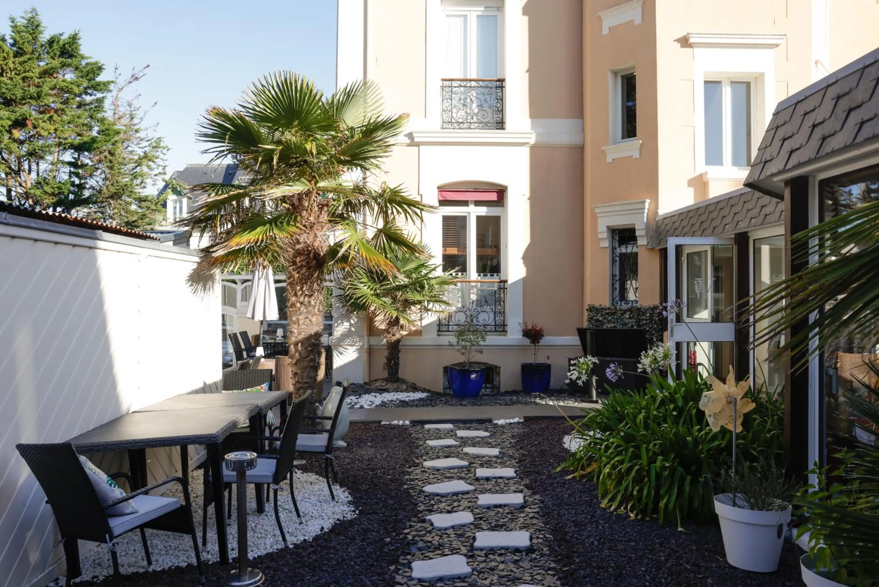 Property building in Hôtel La Villefromoy