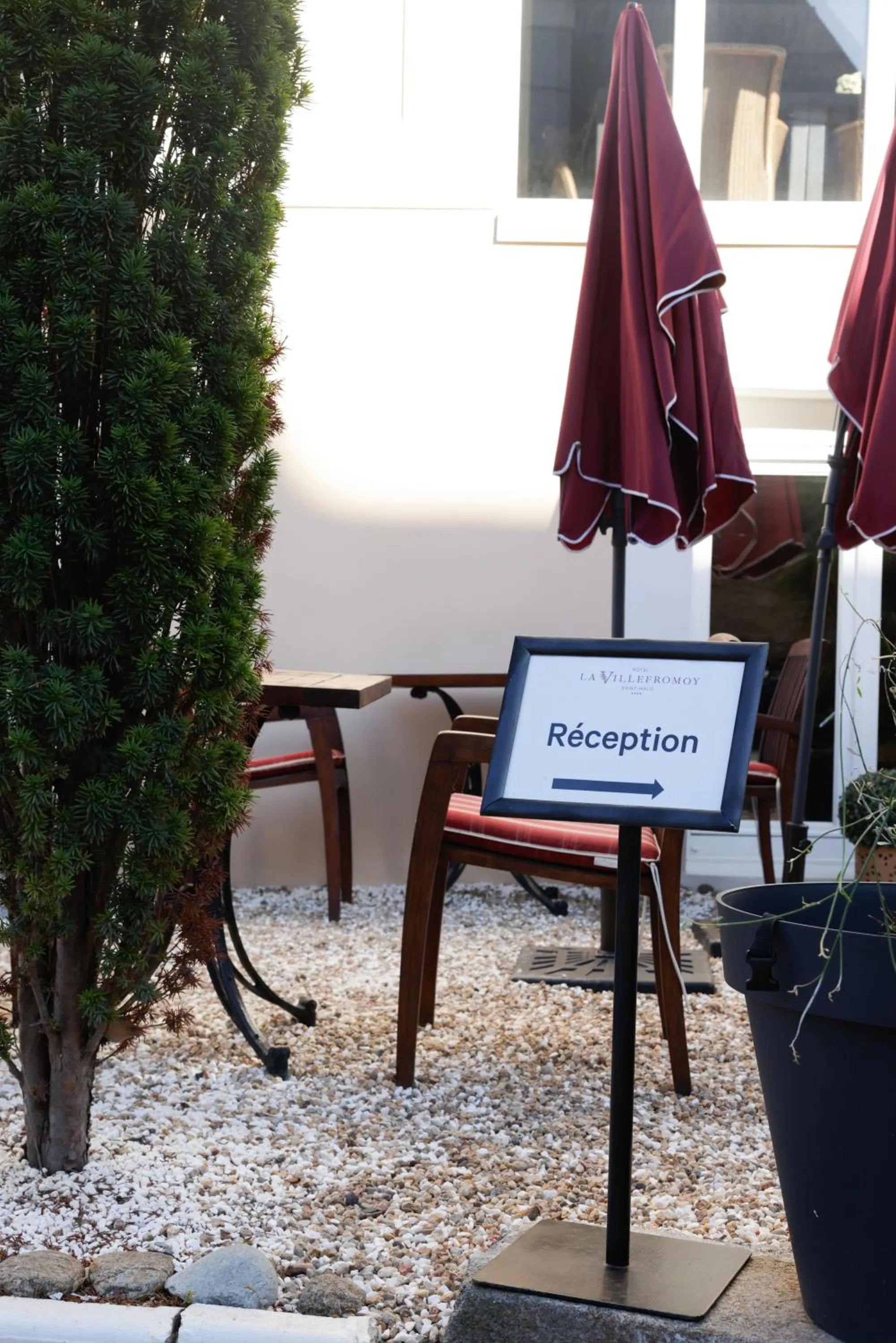 Patio in Hôtel La Villefromoy