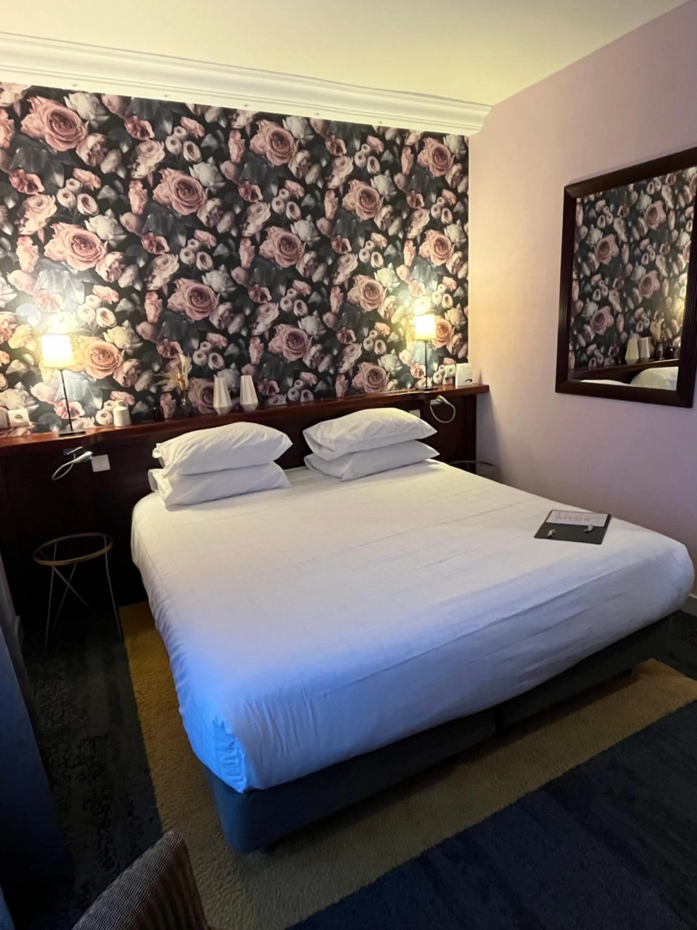 Property building, Bed in Hôtel La Villefromoy
