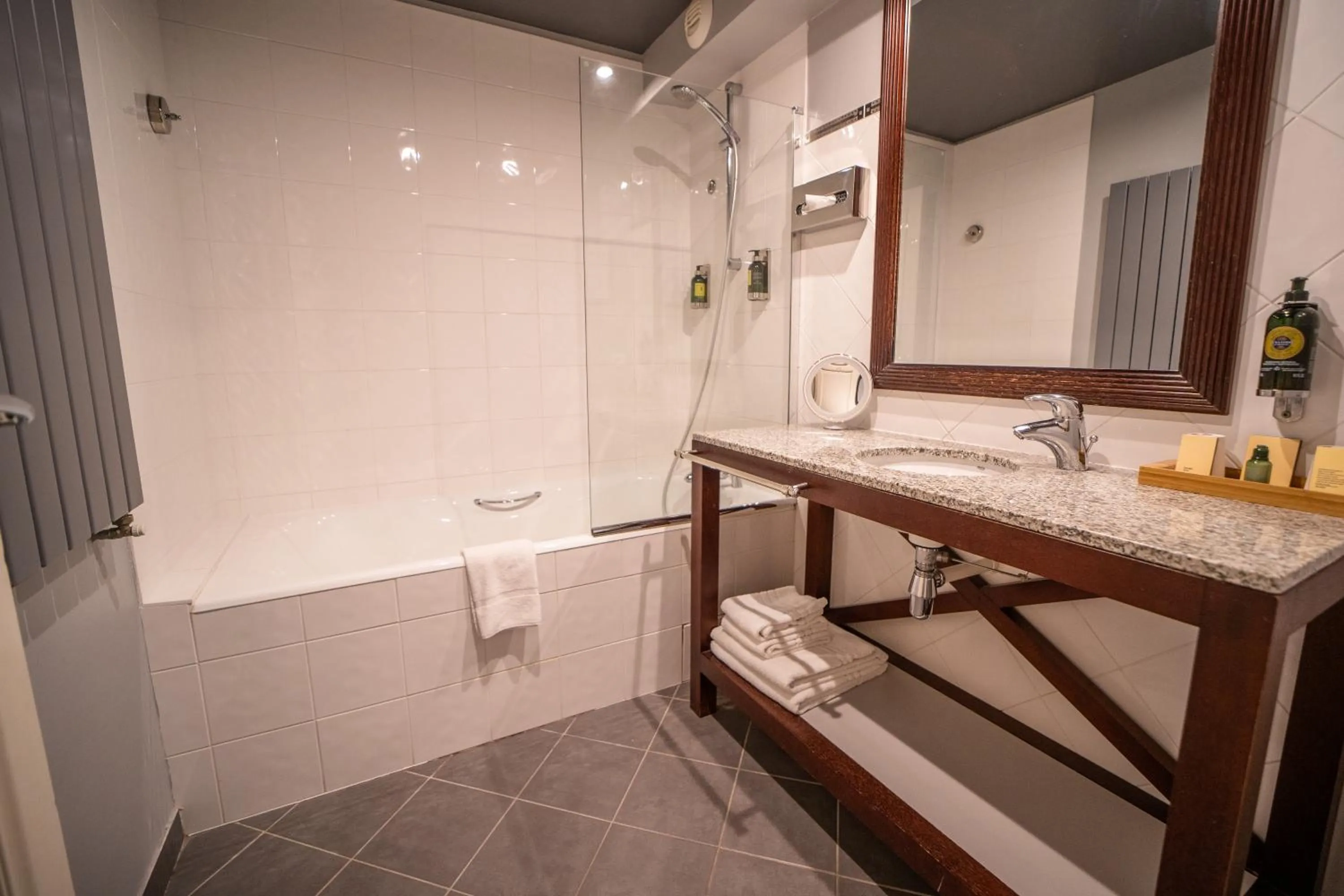 Toilet in Hôtel La Villefromoy