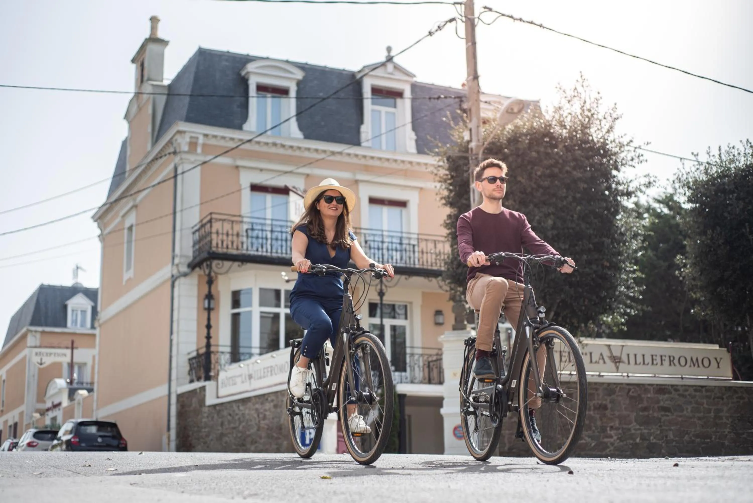 People in Hôtel La Villefromoy