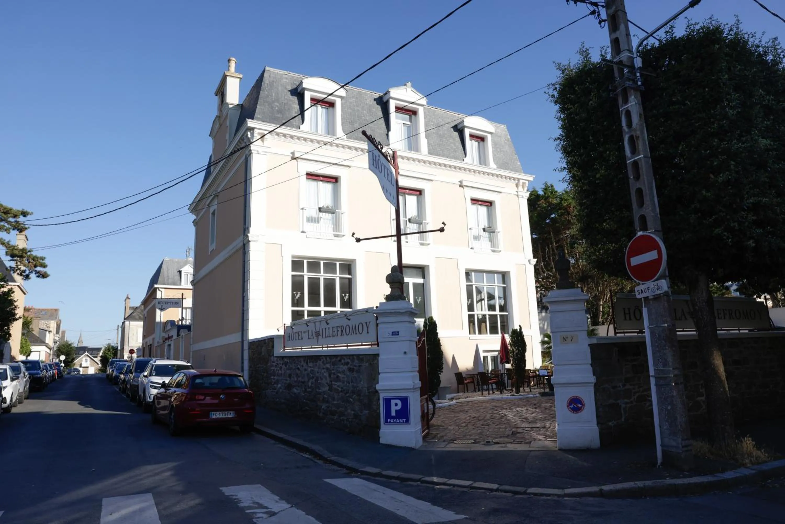 Property building in Hôtel La Villefromoy