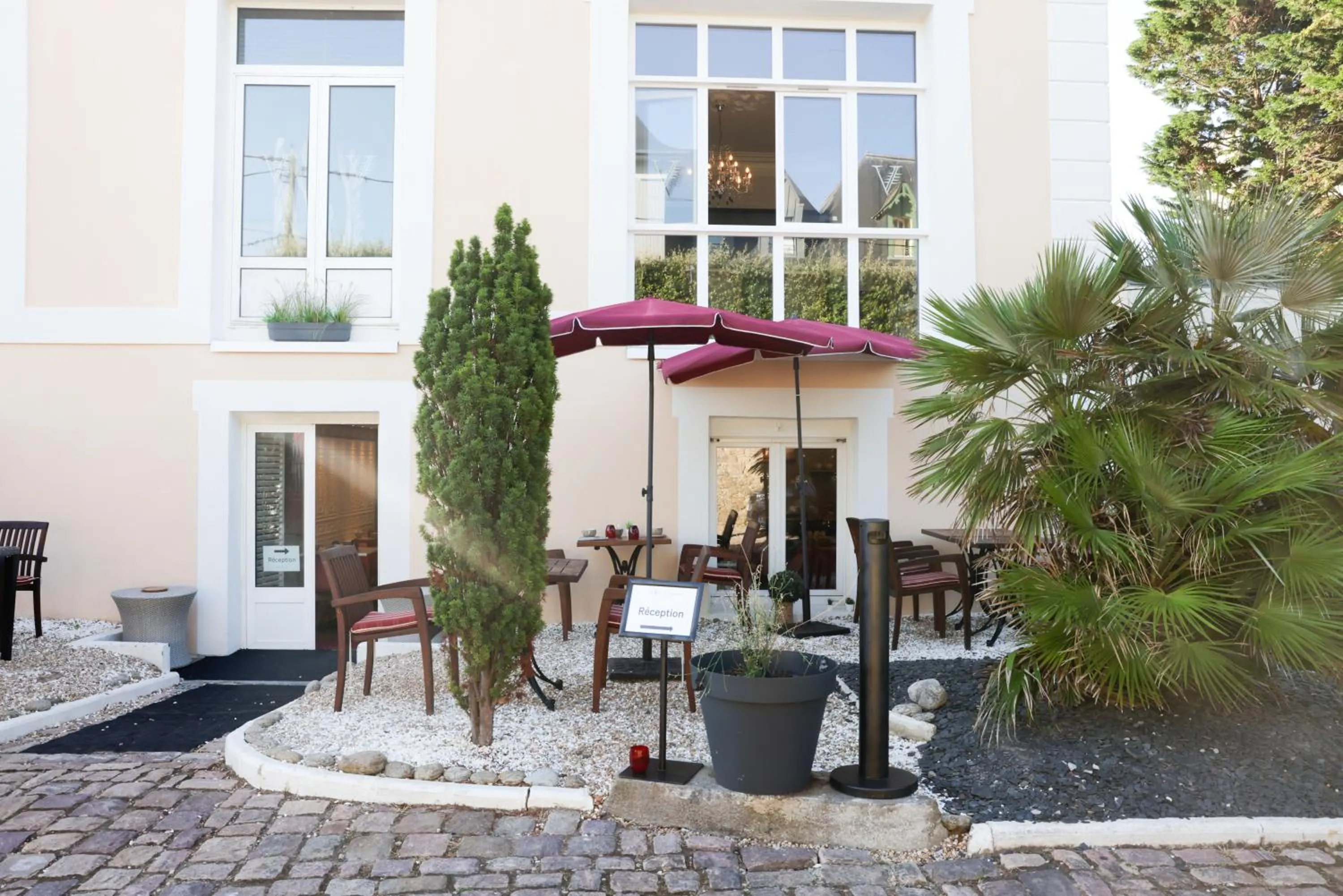 Property building in Hôtel La Villefromoy