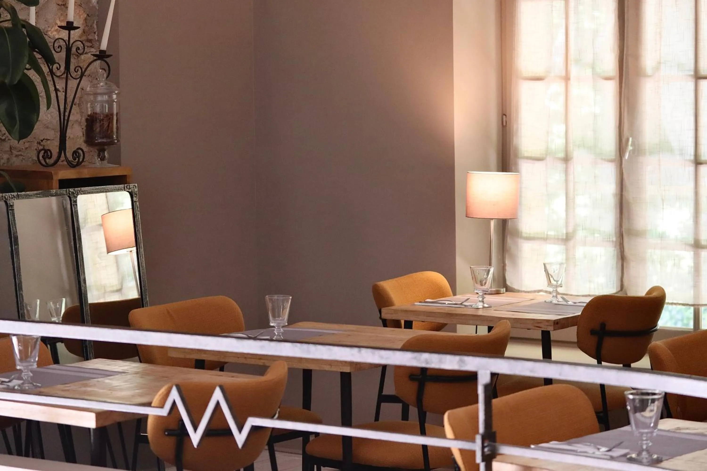 Dining area in Hôtel Le Pré Galoffre