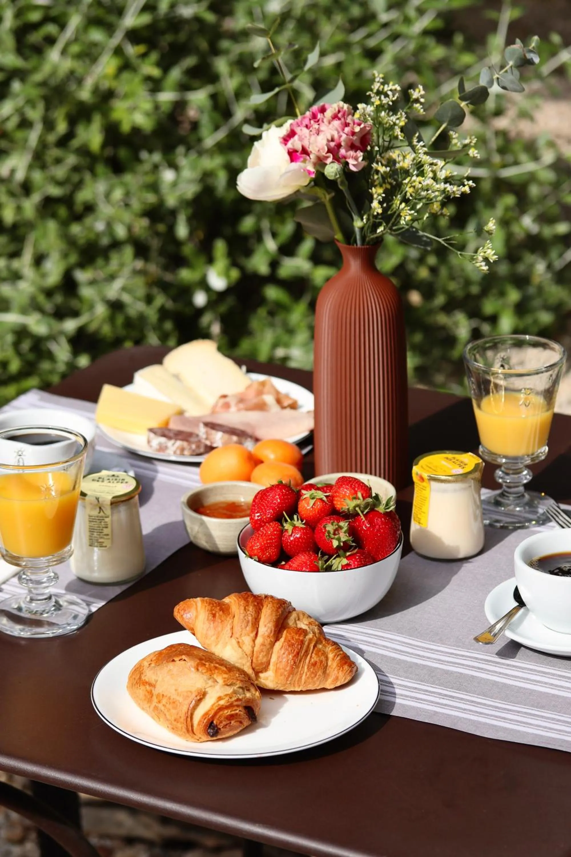Continental breakfast in Hôtel Le Pré Galoffre