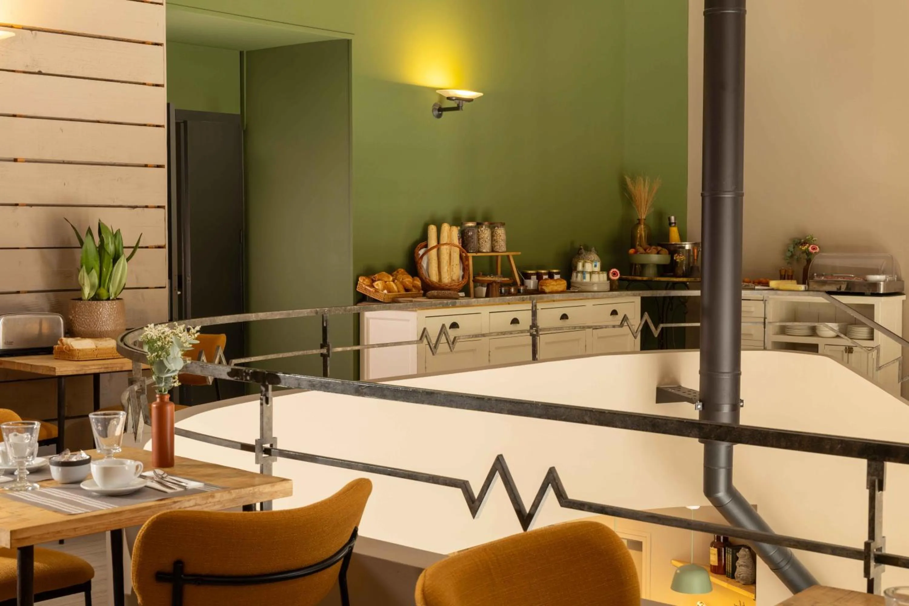 Seating area, Bed in Hôtel Le Pré Galoffre