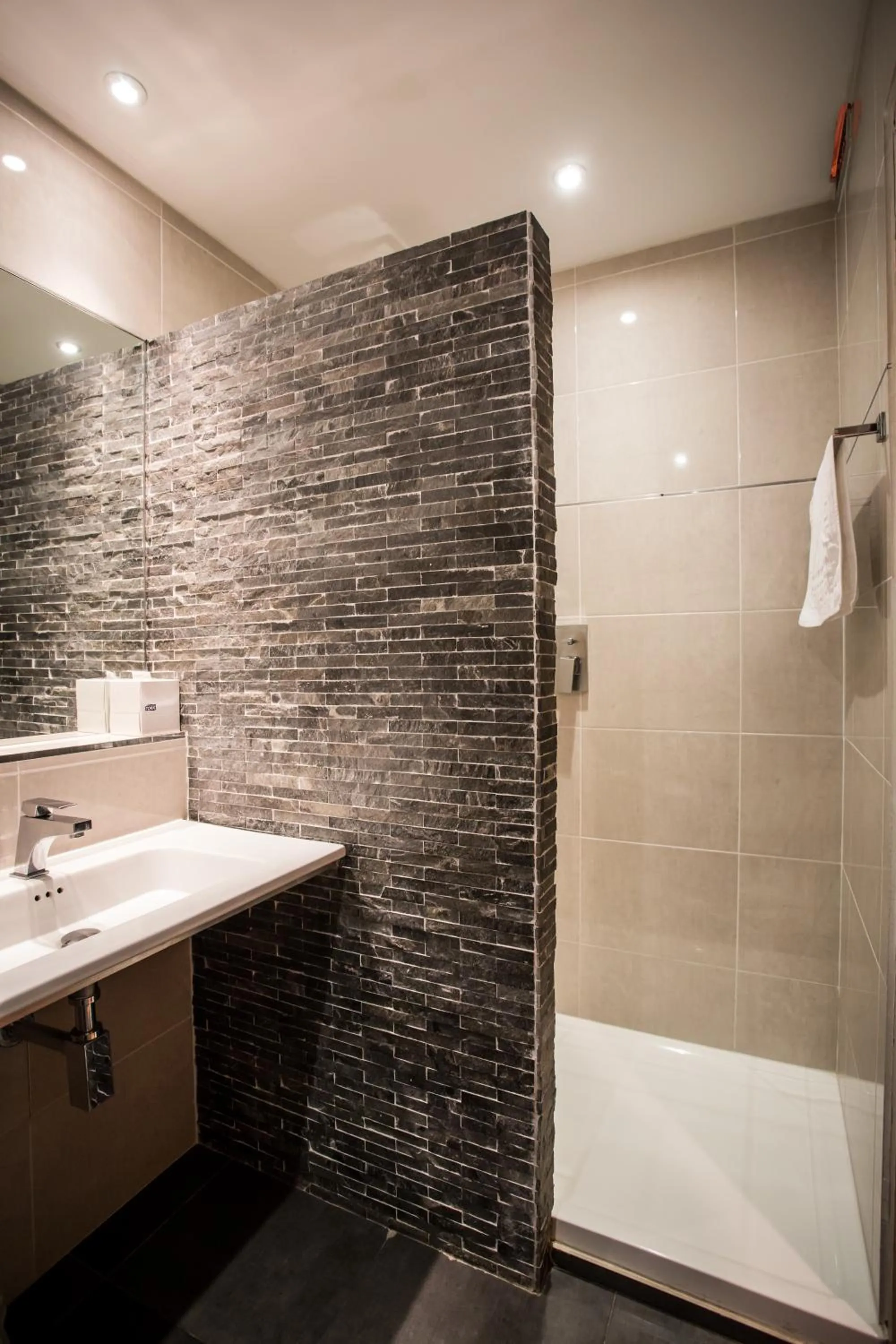 Bathroom in Hôtel Le Pré Galoffre