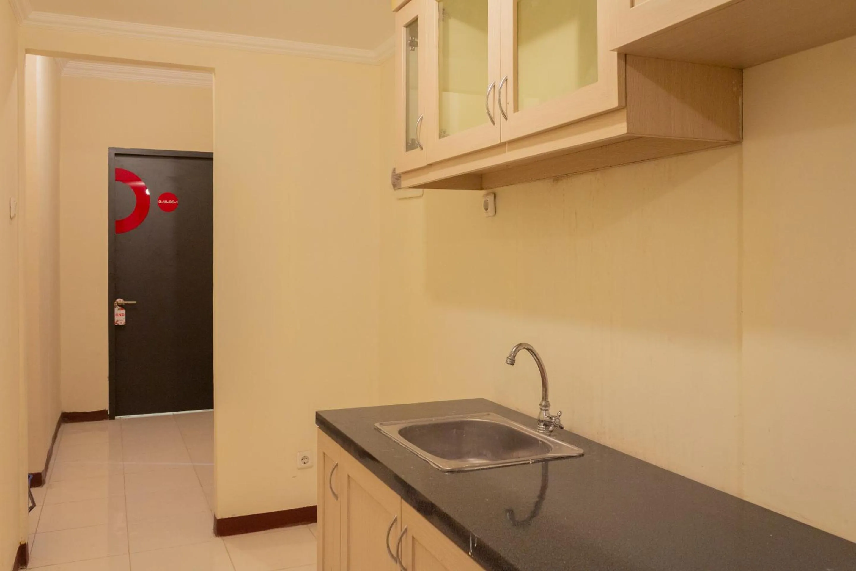 Kitchen or kitchenette, Kitchen/Kitchenette in Collection O 6 Grand Palace Kemayoran