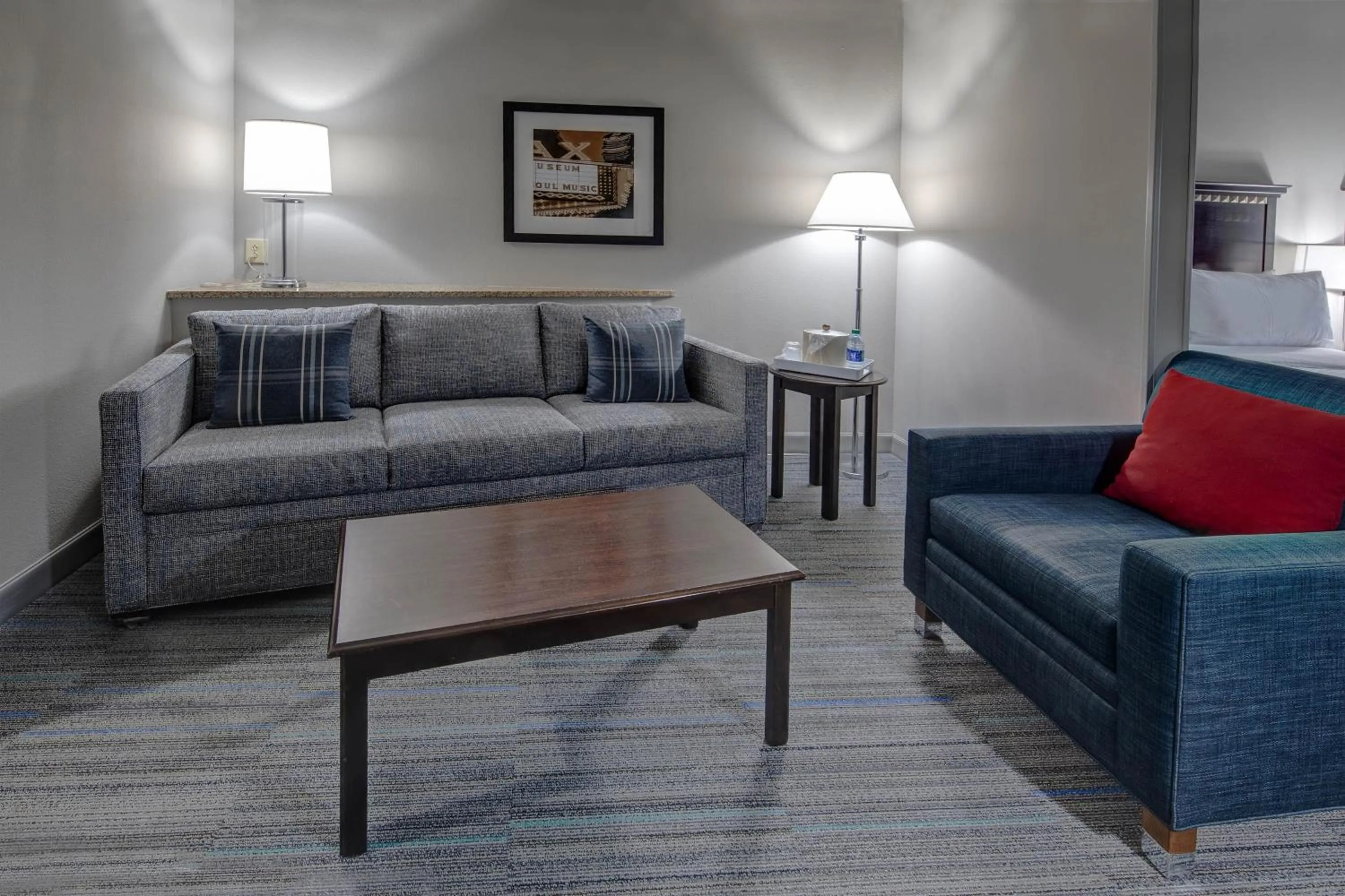 Living room in Four Points by Sheraton Memphis Southwind
