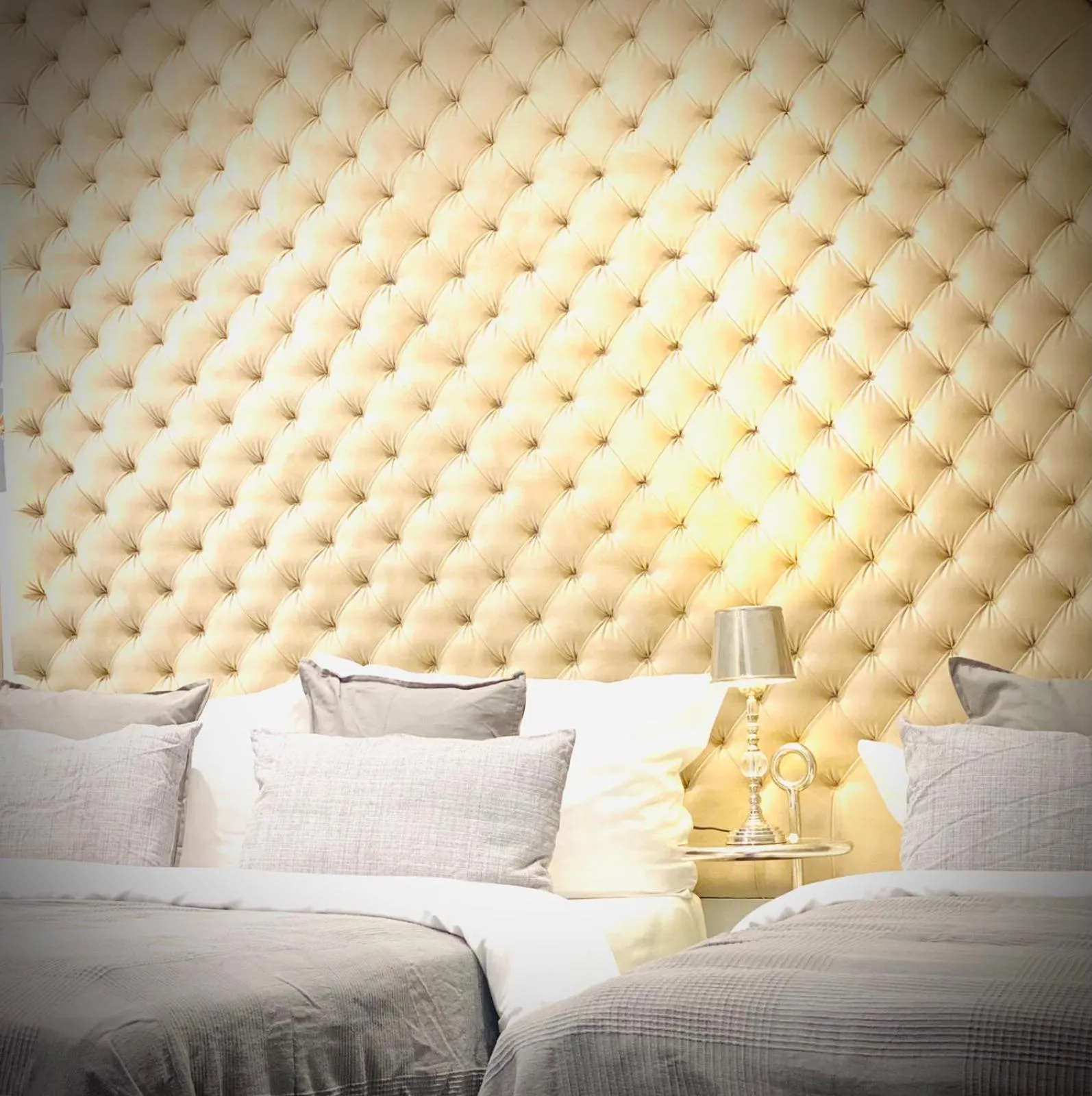 Photo of the whole room, Bed in Sleephotels Suite Garde