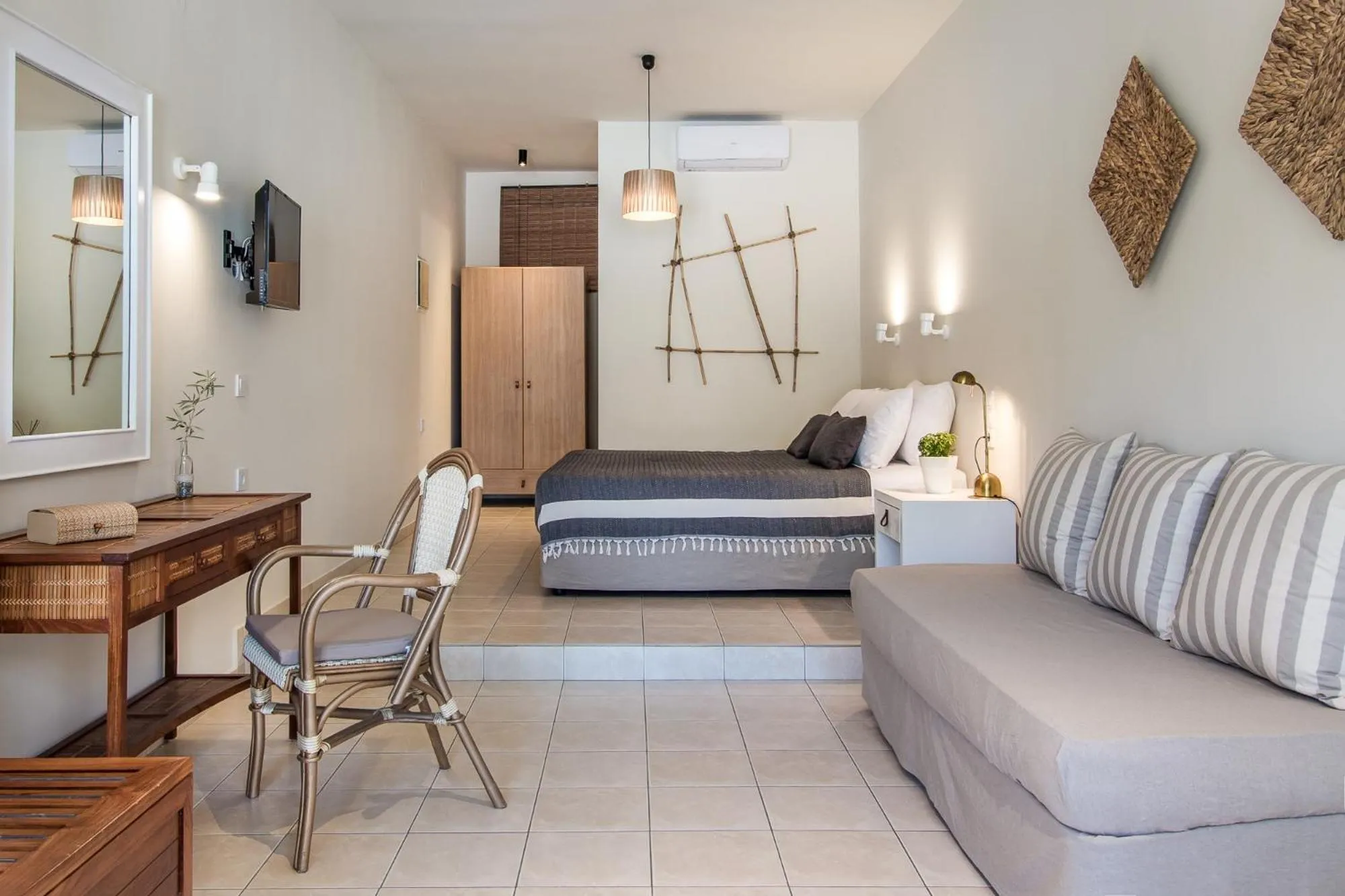 Photo of the whole room, Bed in Kanso Rooms