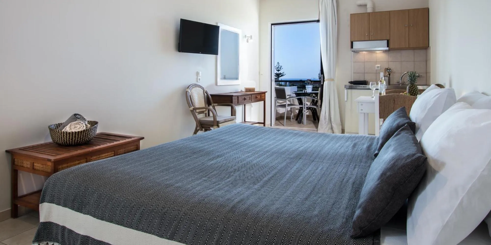 Photo of the whole room, Bed in Kanso Rooms