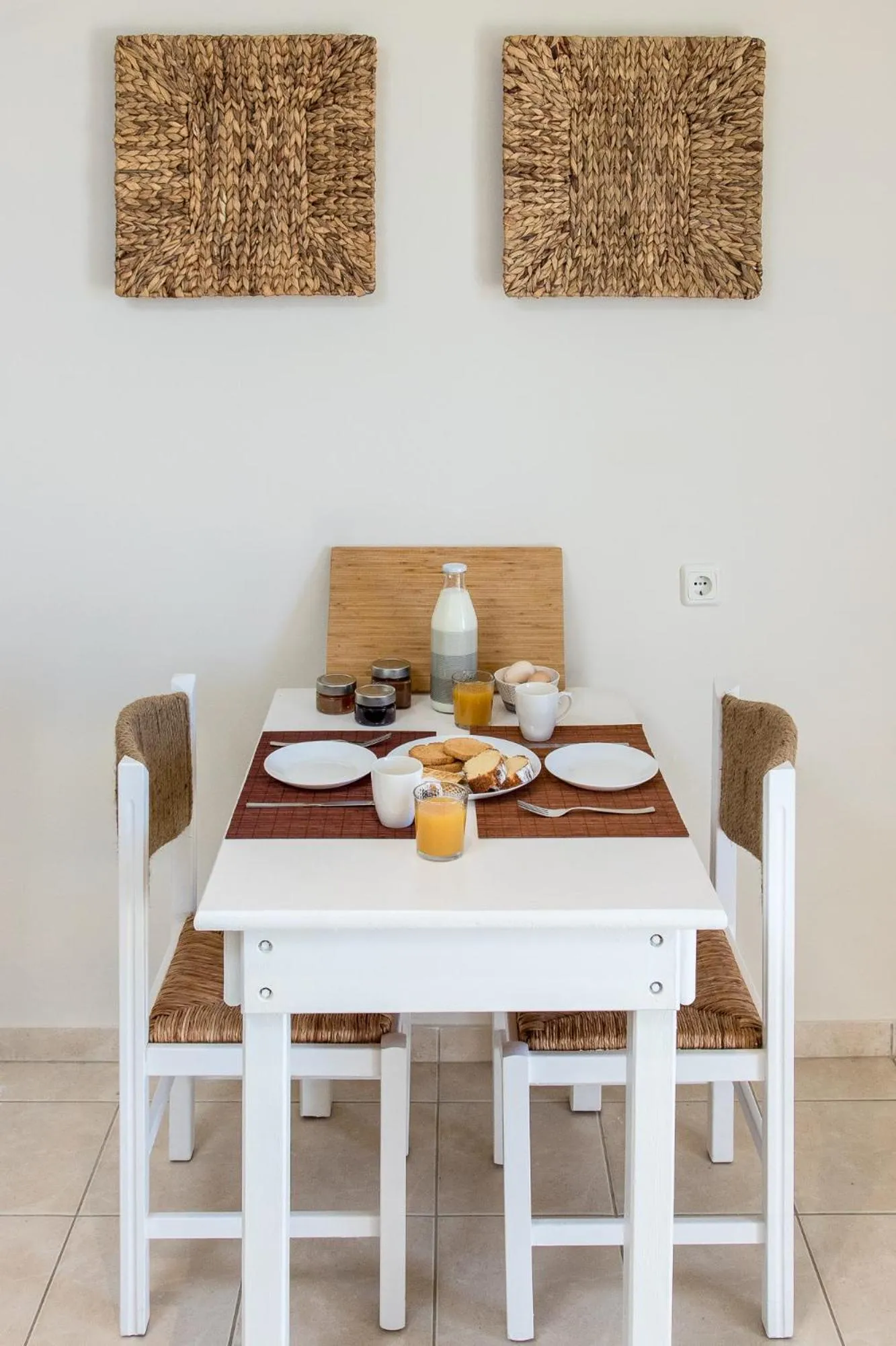 Dining area in Kanso Rooms