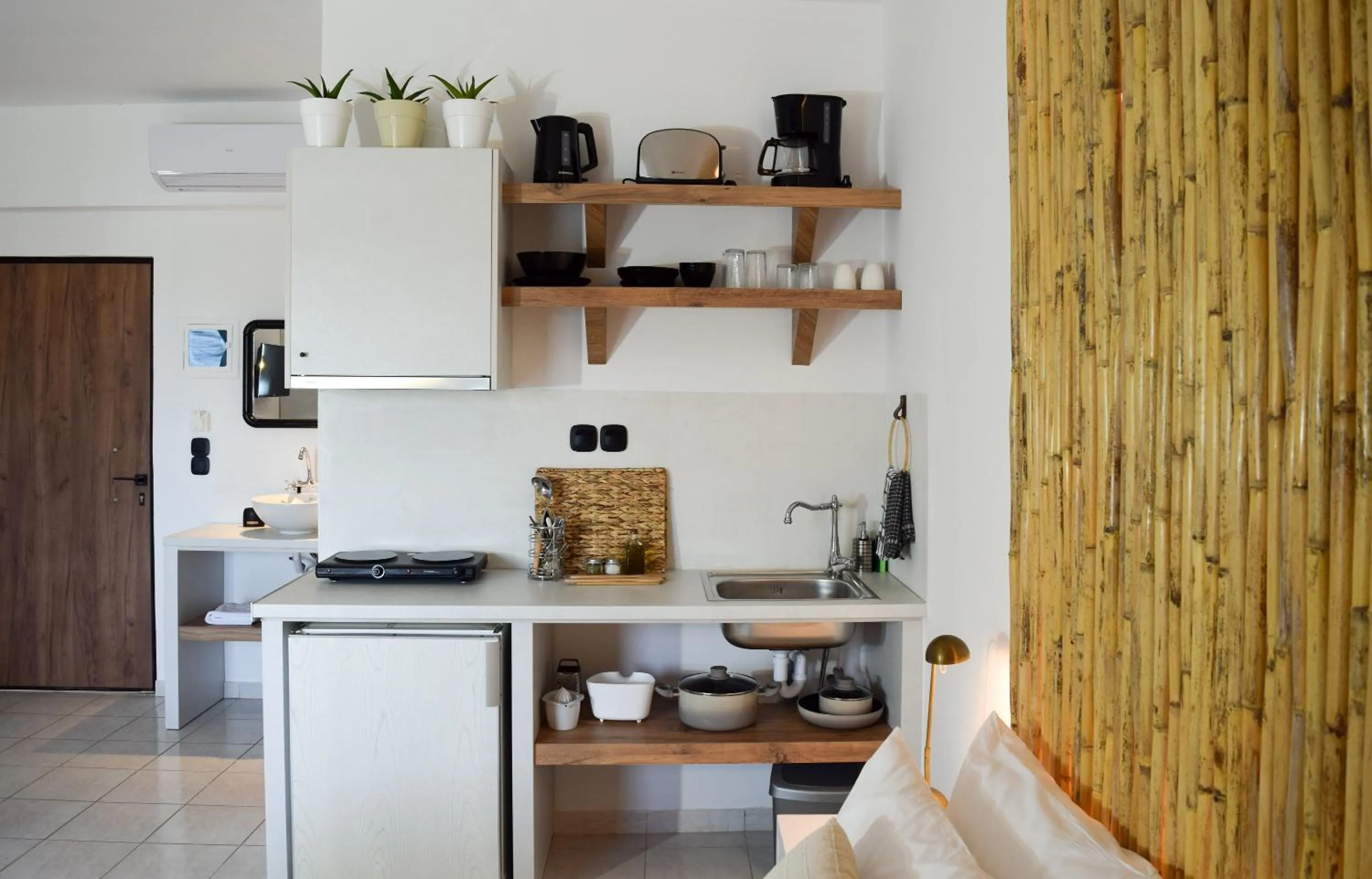 Coffee/tea facilities in Kanso Rooms