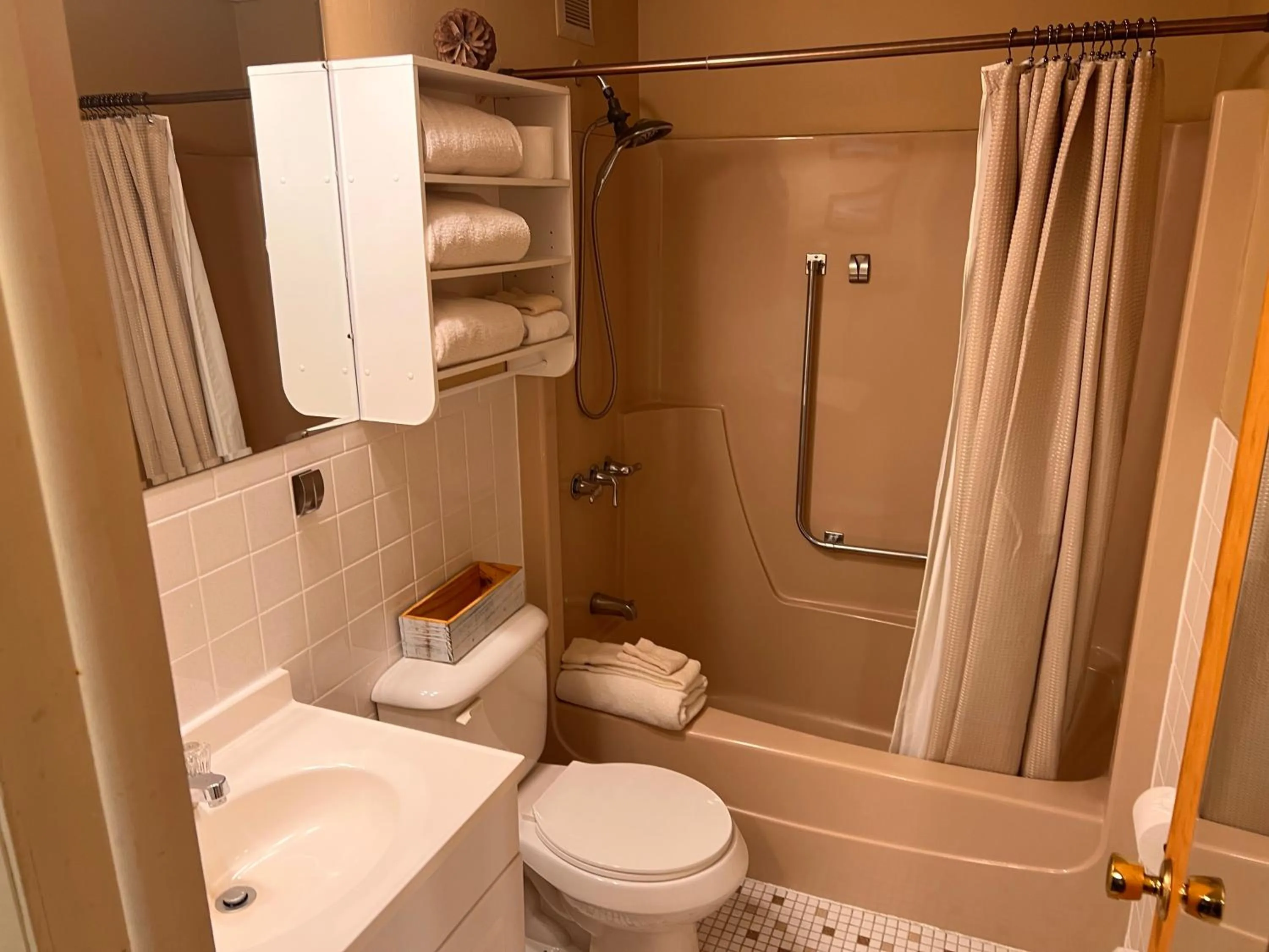 Bathroom in Ledge Rock at Whiteface