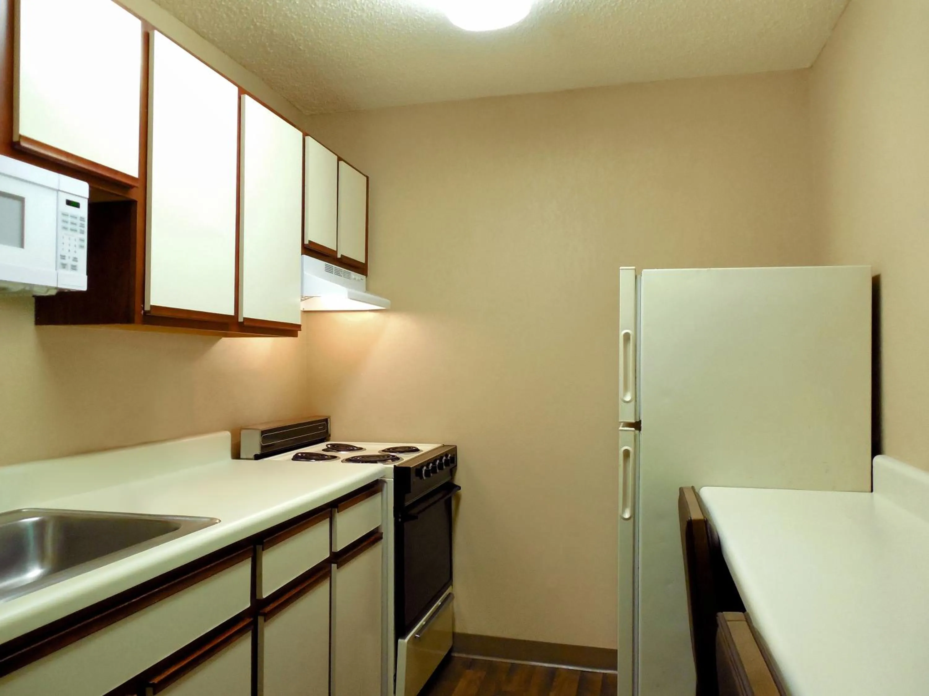 Kitchen or kitchenette in Suburban Studios Jackson North