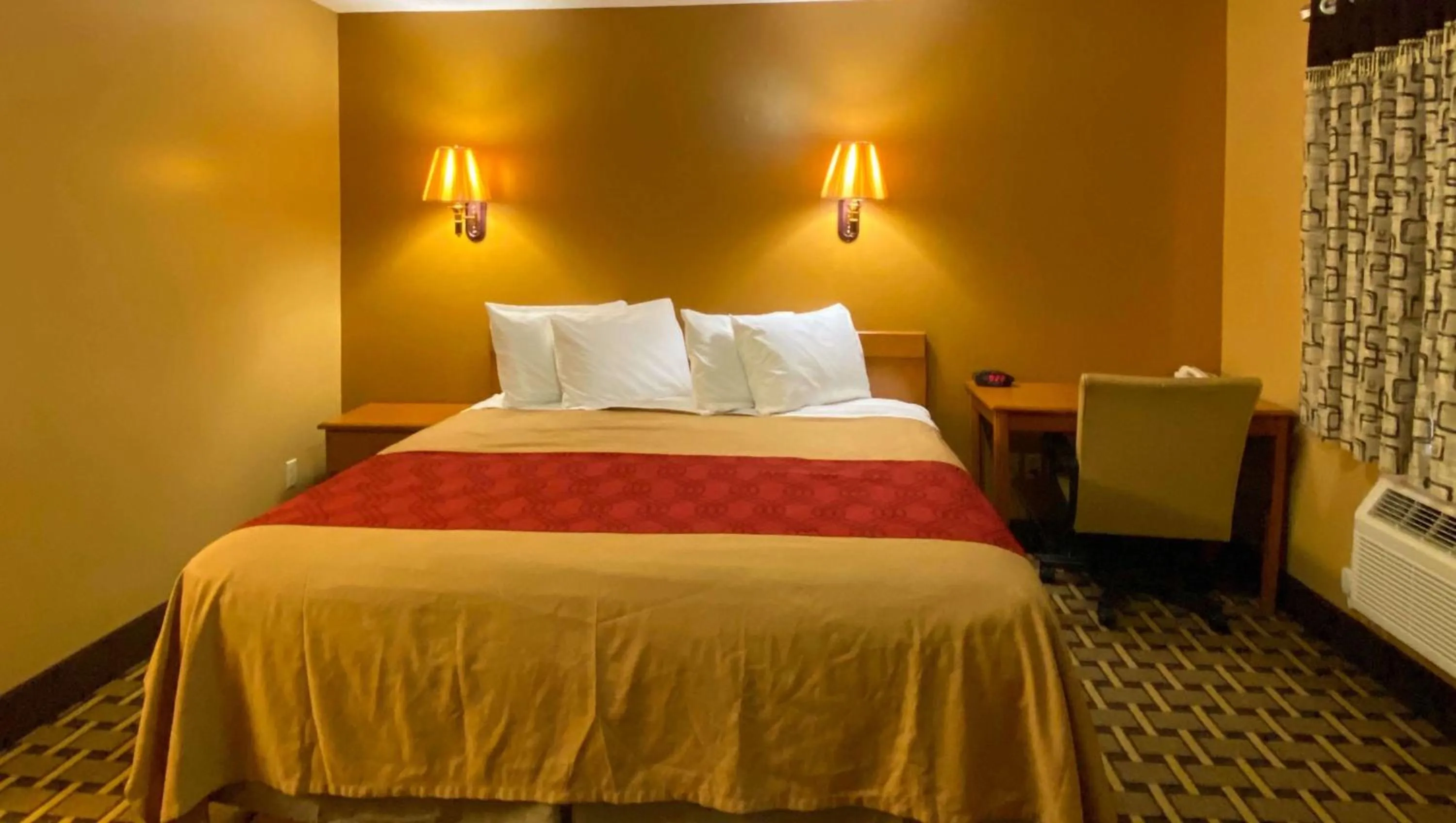 Photo of the whole room, Bed in Rama Inn Bells - Jackson West Hwy 412