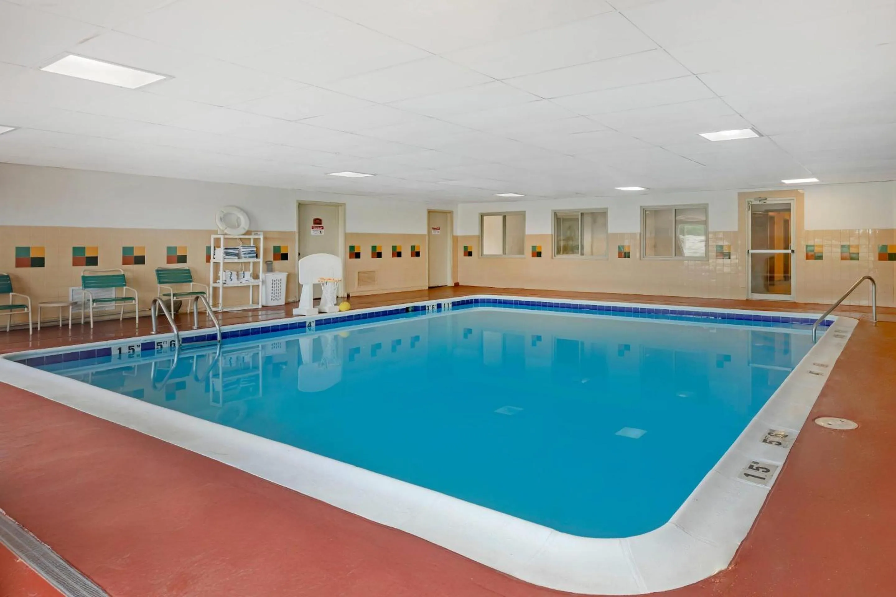 Swimming pool in Quality Inn & Suites Wellington - Fort Collins