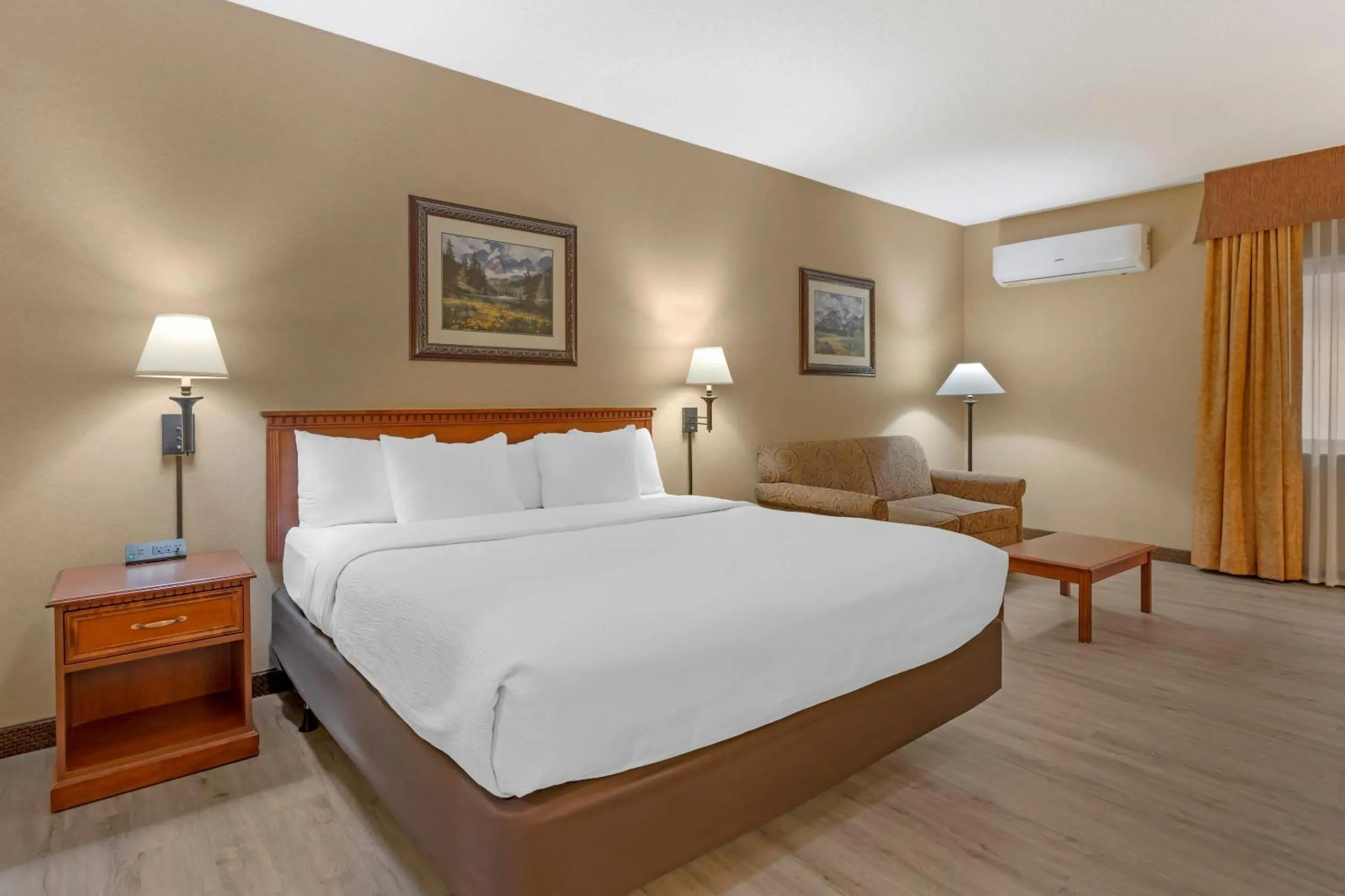 Bedroom, Bed in Quality Inn & Suites Wellington - Fort Collins