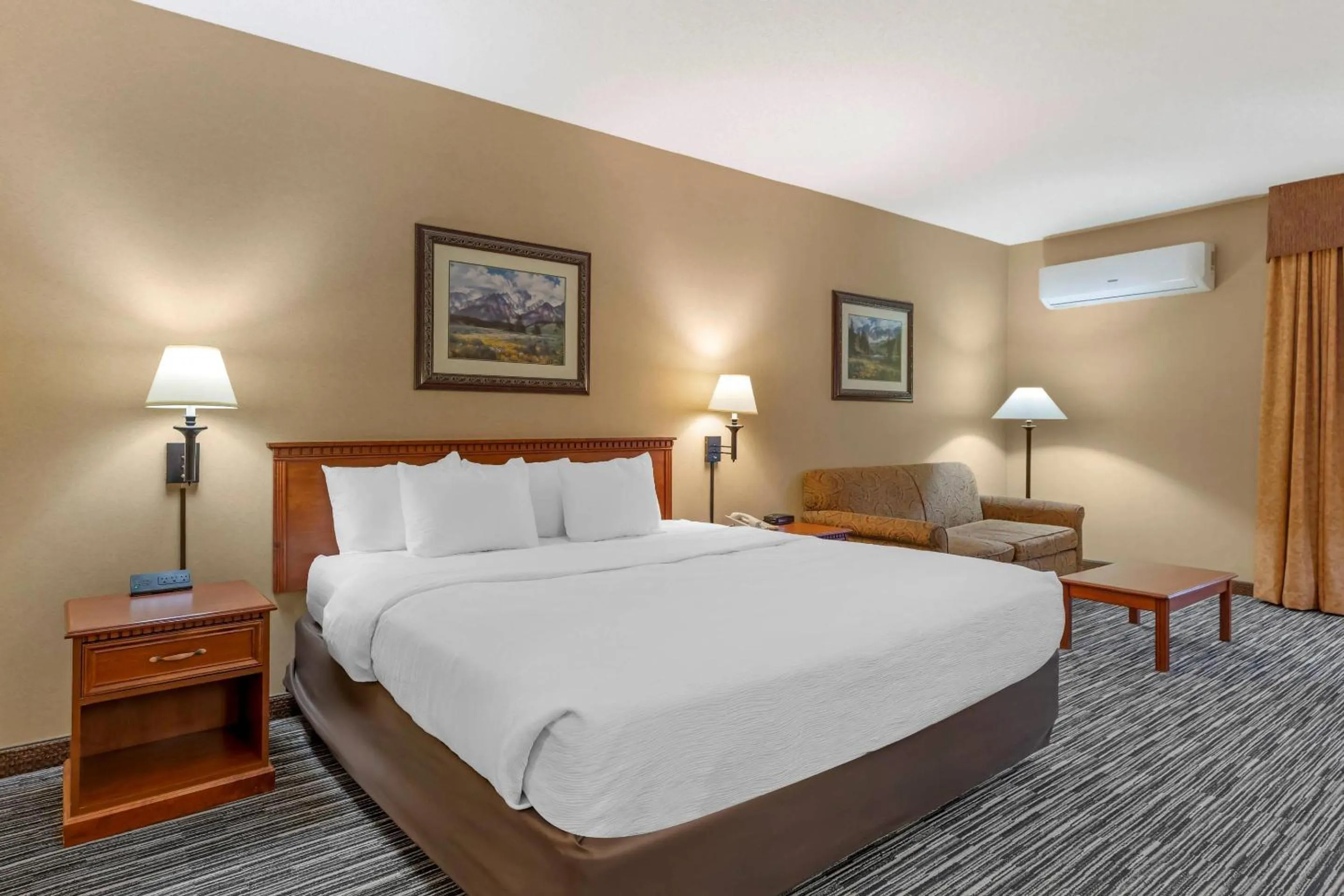 Bedroom, Bed in Quality Inn & Suites Wellington - Fort Collins