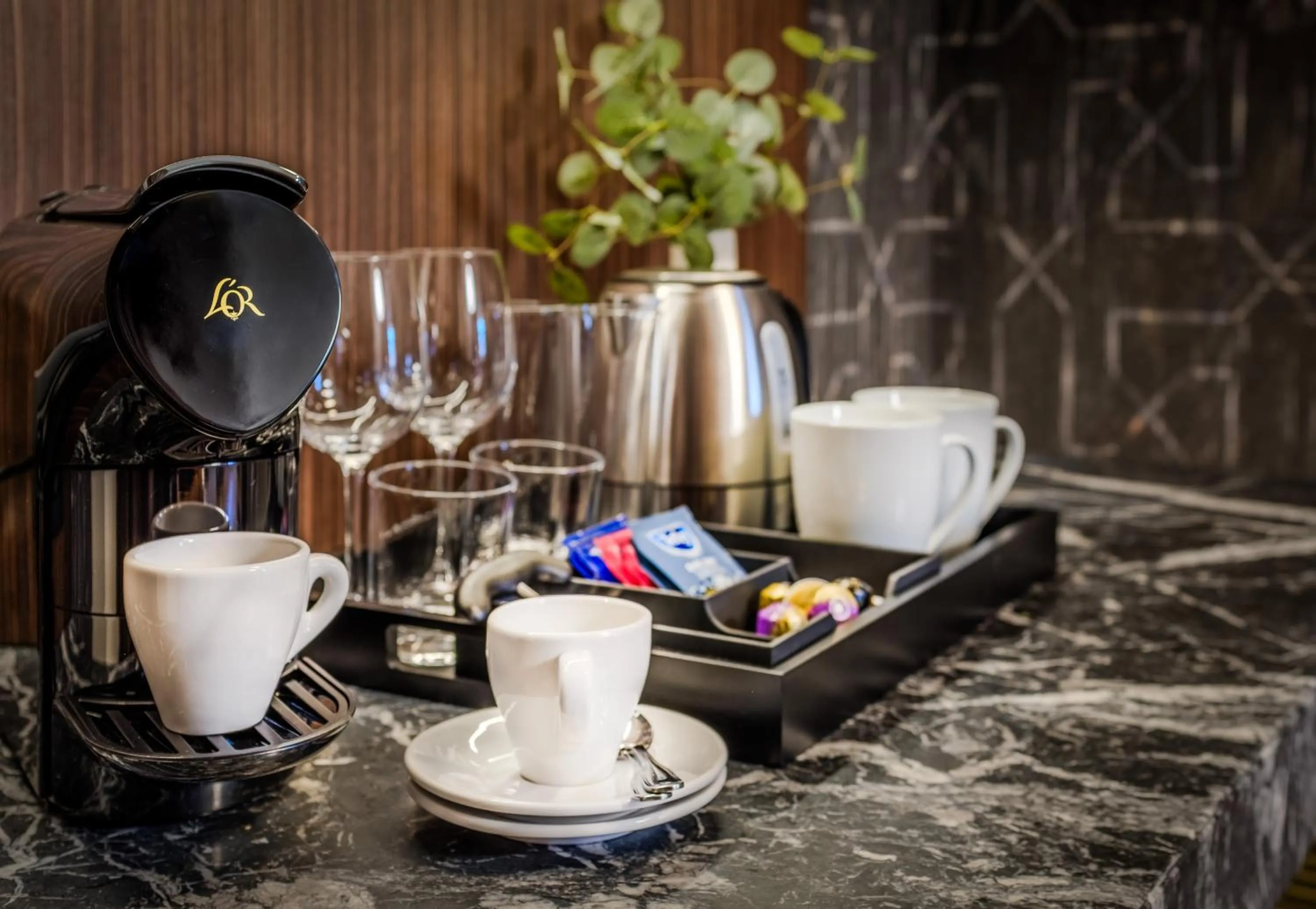 Coffee/tea facilities in Mottl House by Adrez