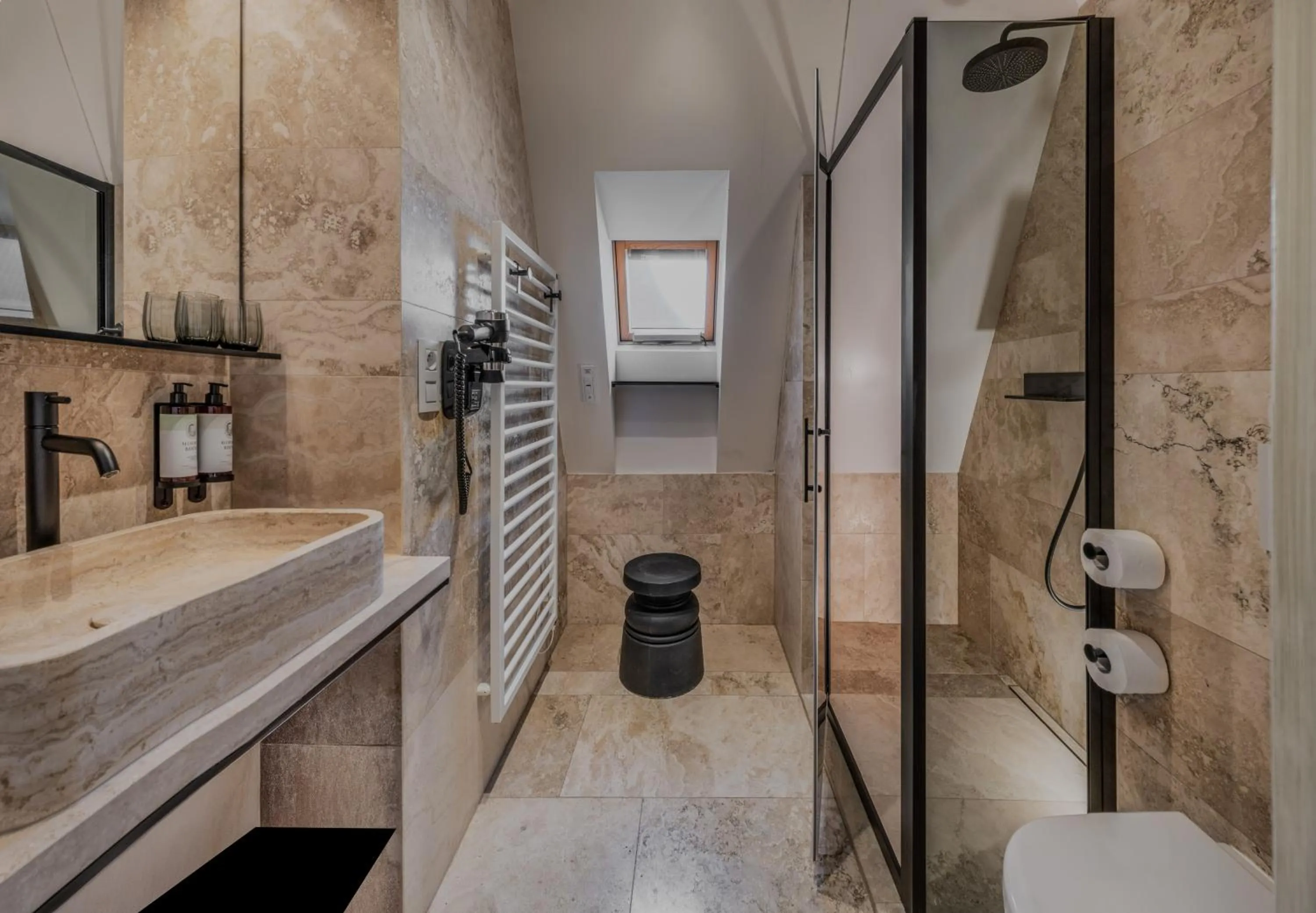 Bathroom in Mottl House by Adrez