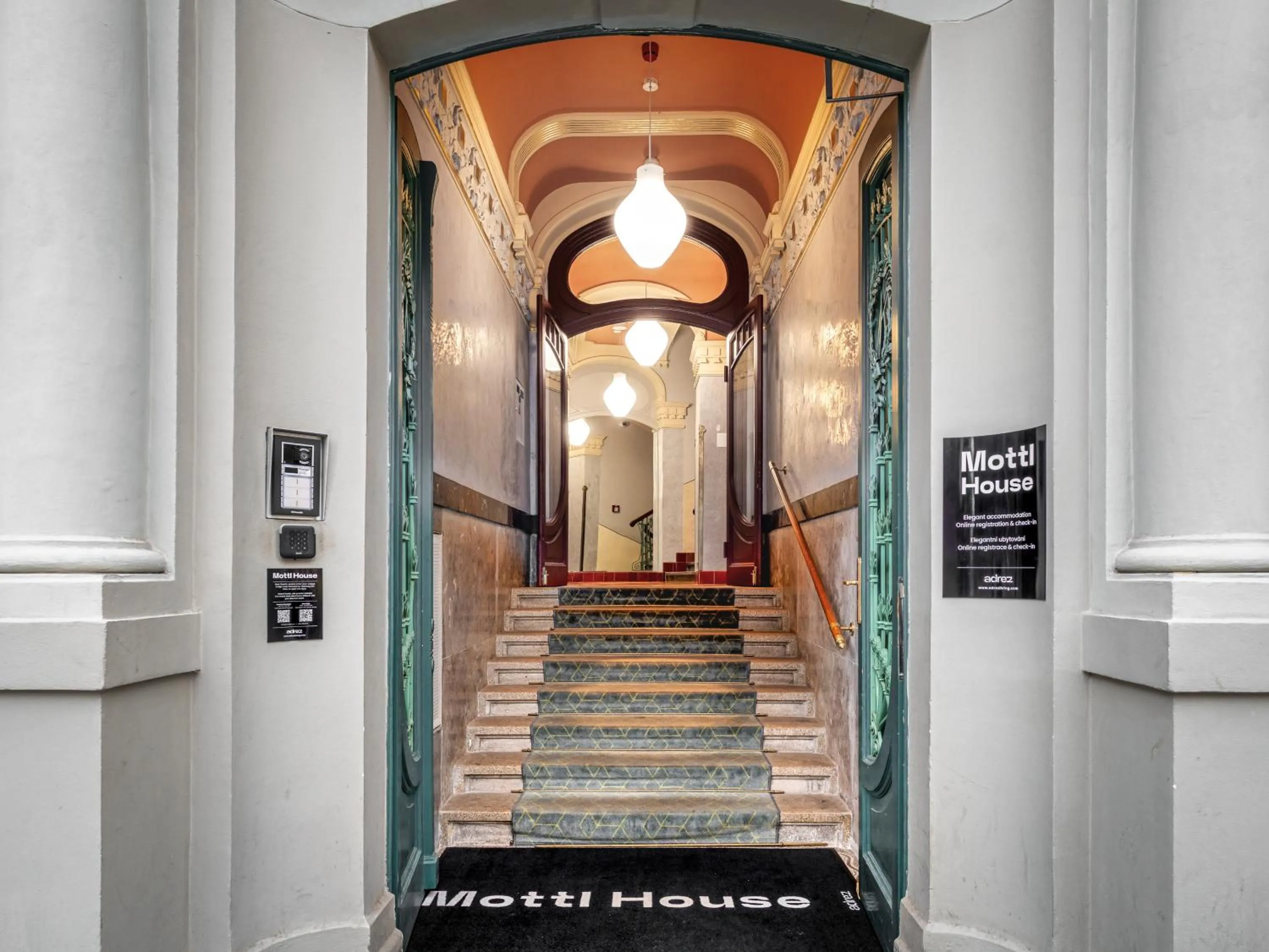 Facade/entrance in Mottl House by Adrez