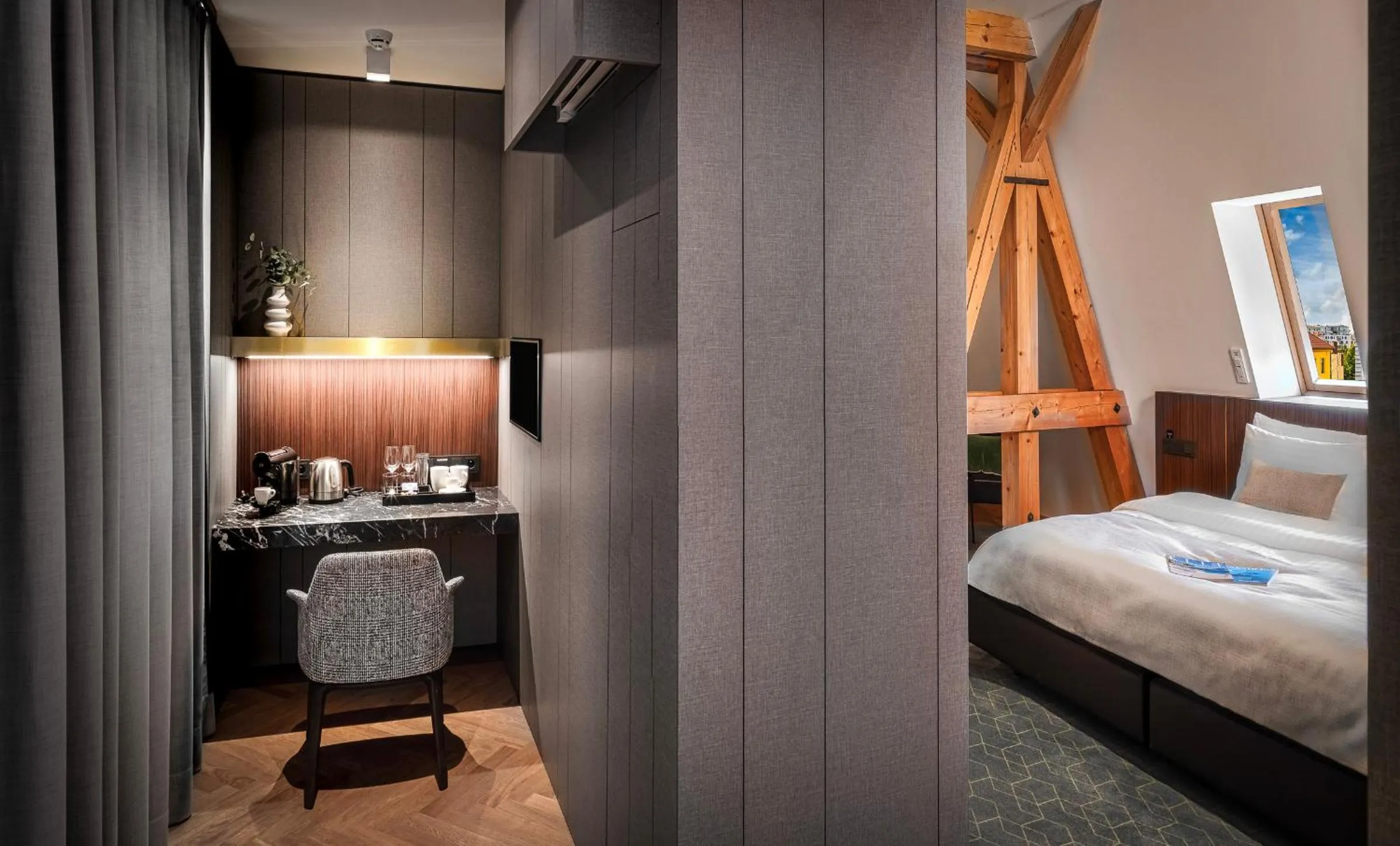 Seating area in Mottl House by Adrez