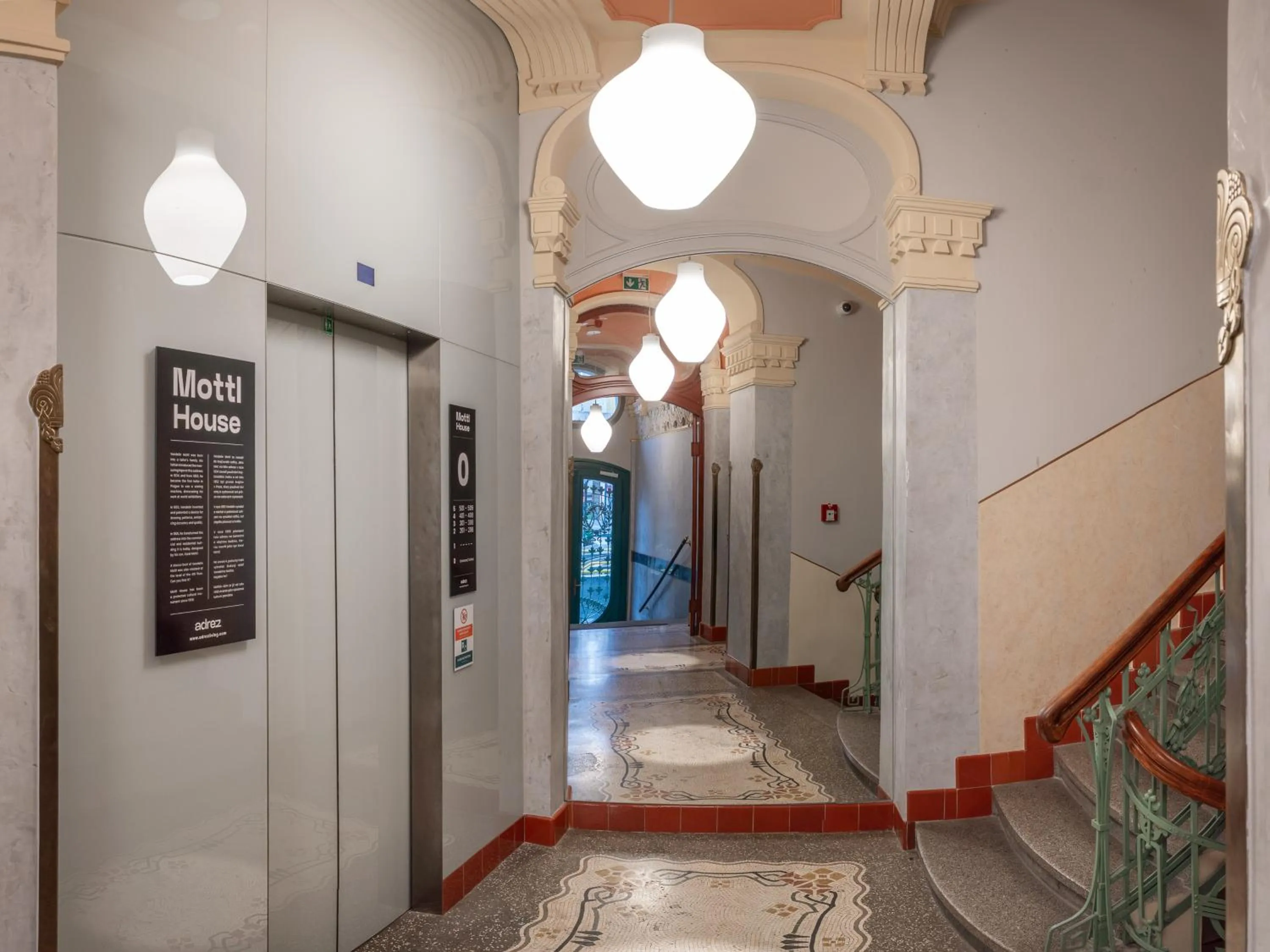 Property building in Mottl House by Adrez