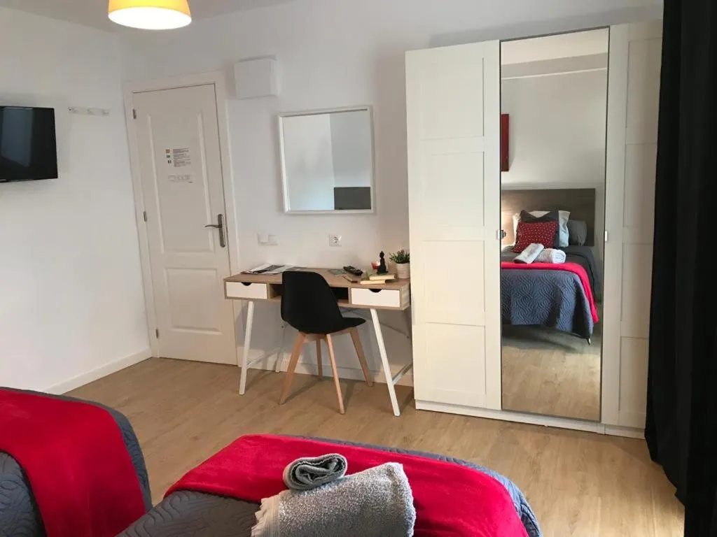 Photo of the whole room, Bed in ViNALUX