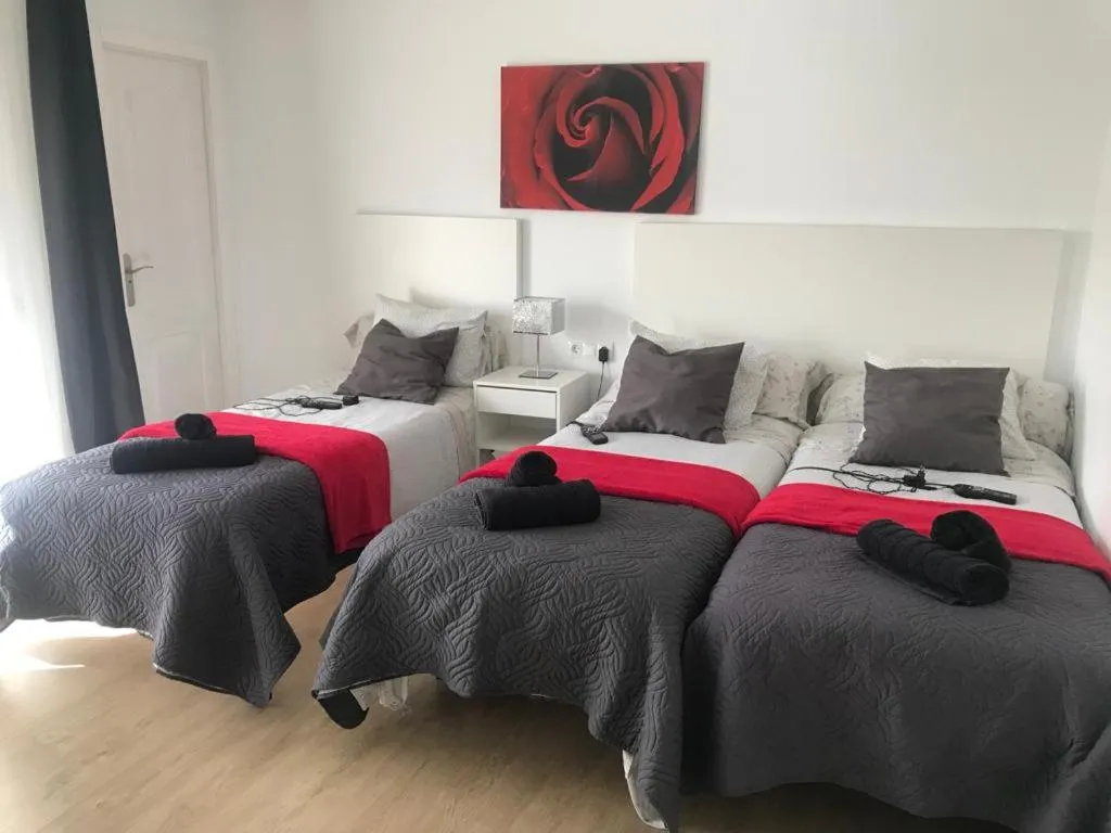 Photo of the whole room, Bed in ViNALUX