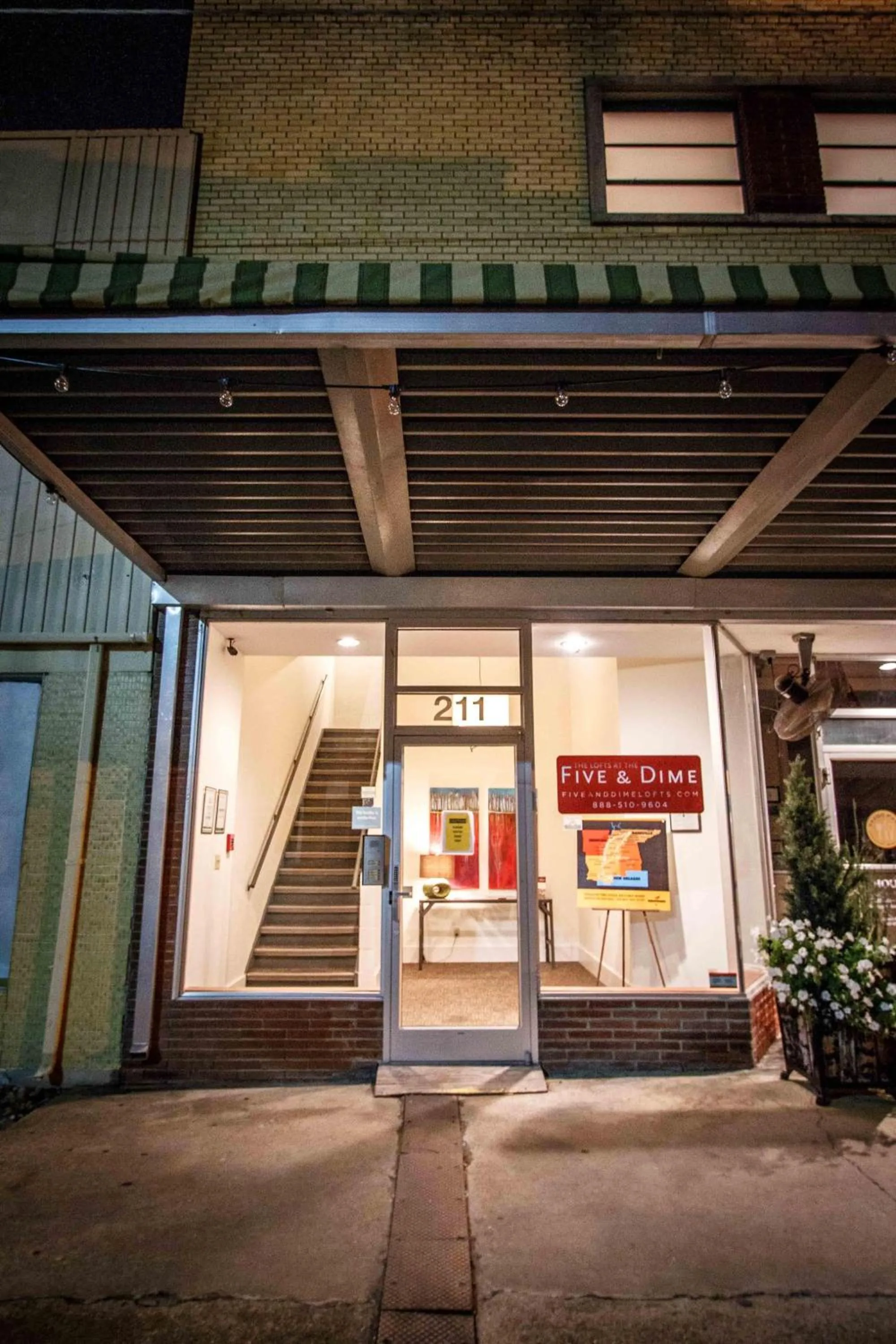 Facade/entrance in The Lofts at the Five & DIme