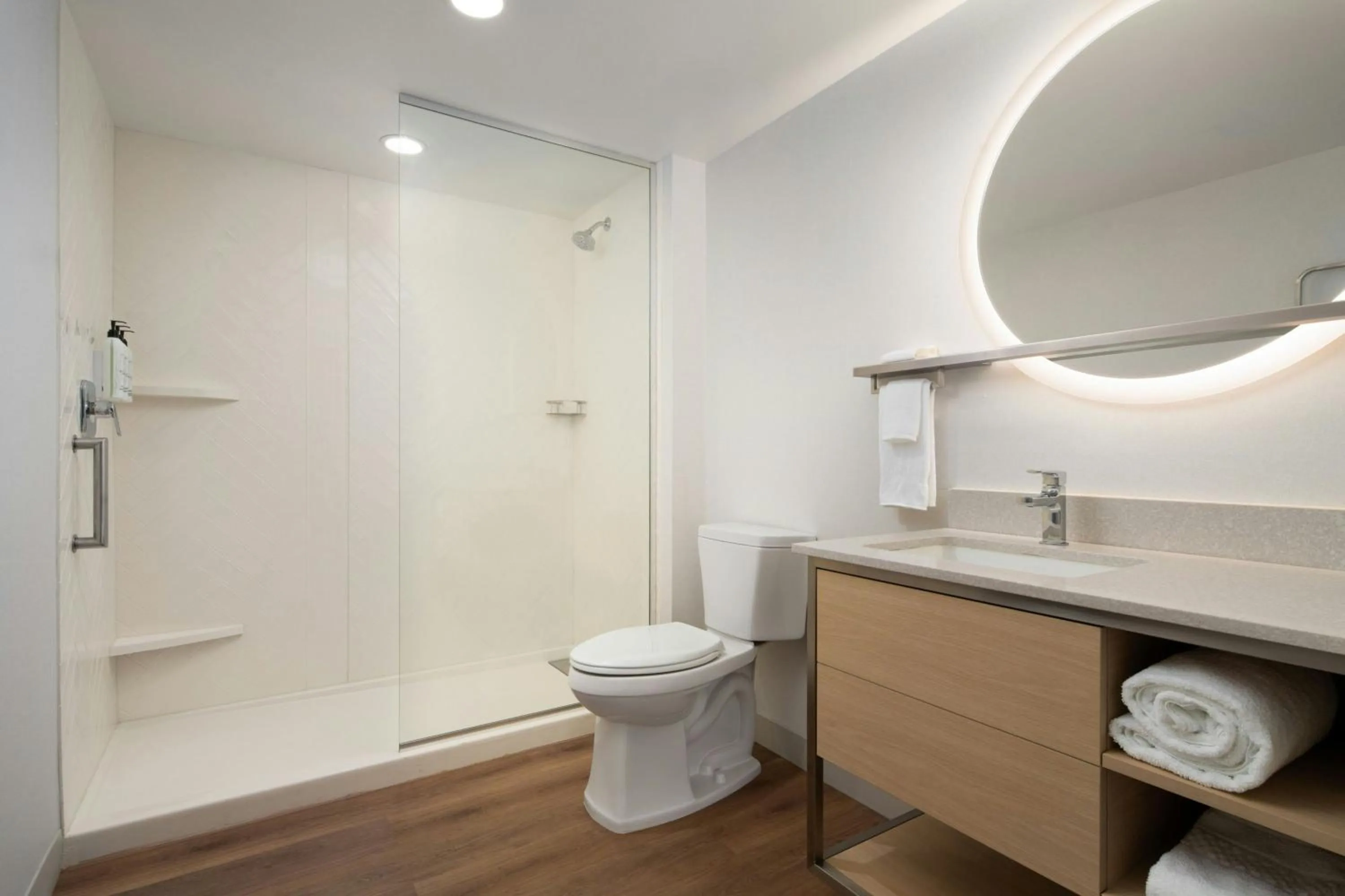 Bathroom in TownePlace Suites by Marriott Allentown West