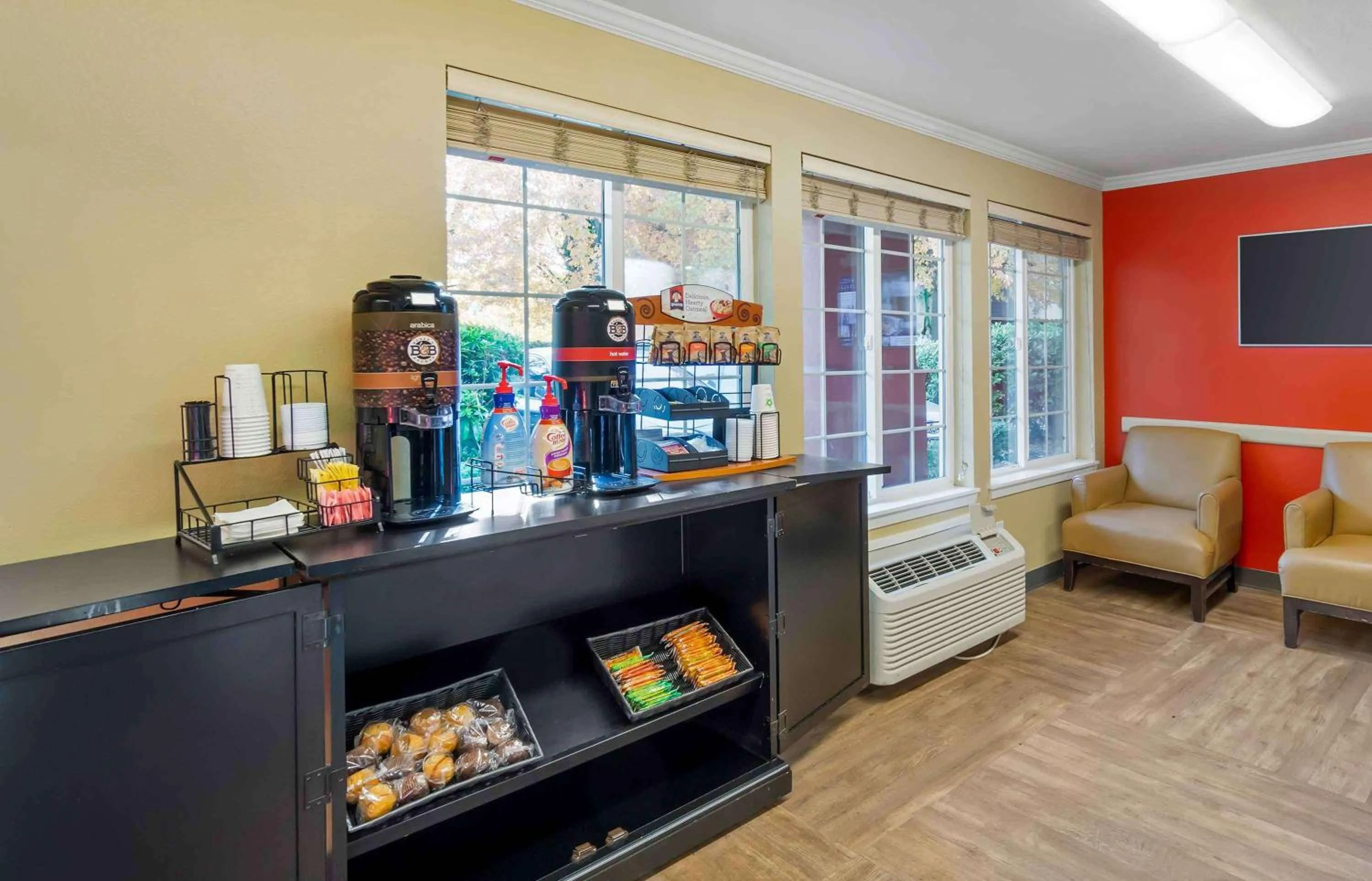 Breakfast in Extended Stay America Suites - Seattle - Southcenter