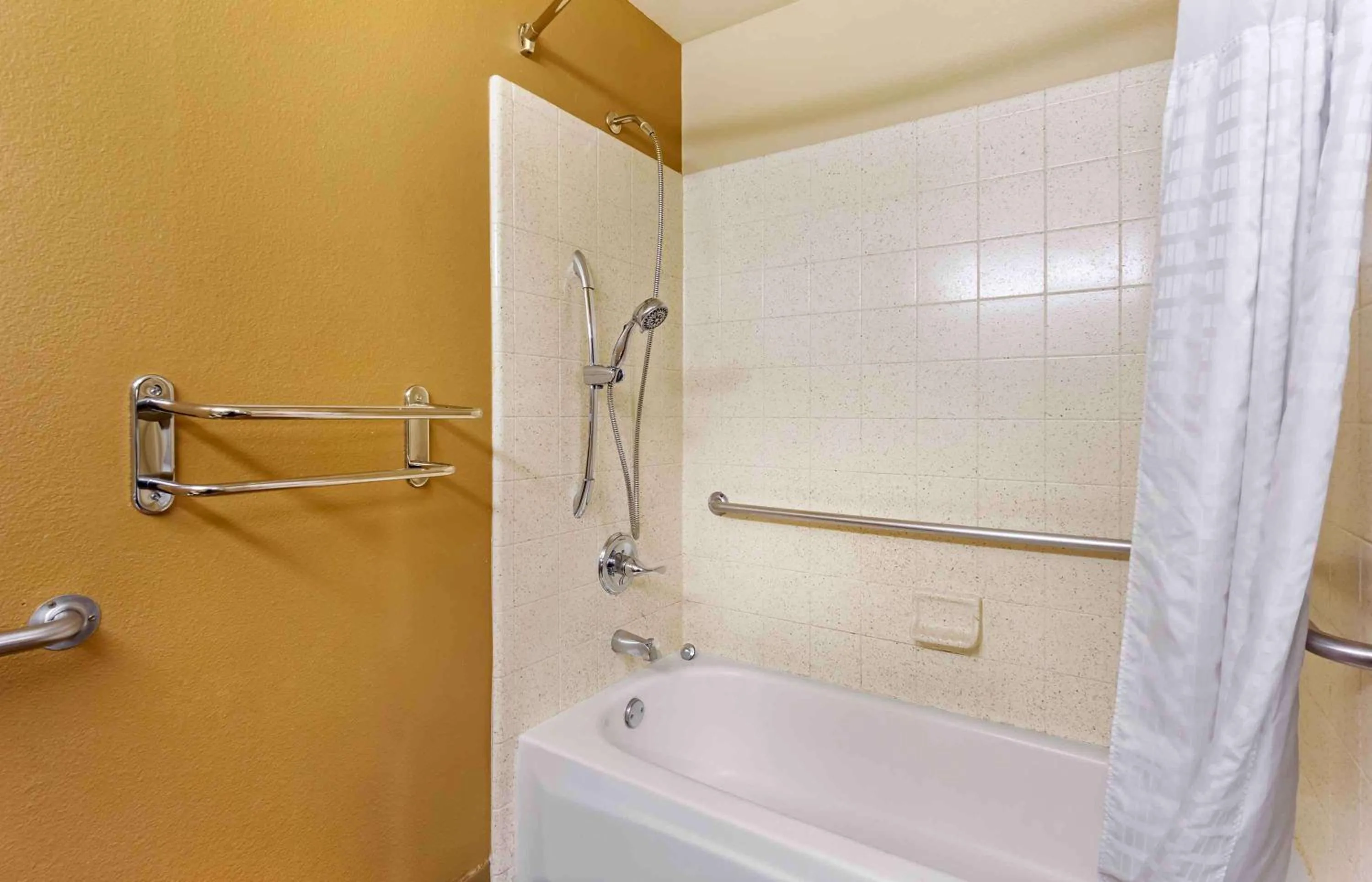 Bathroom in Extended Stay America Suites - Seattle - Southcenter