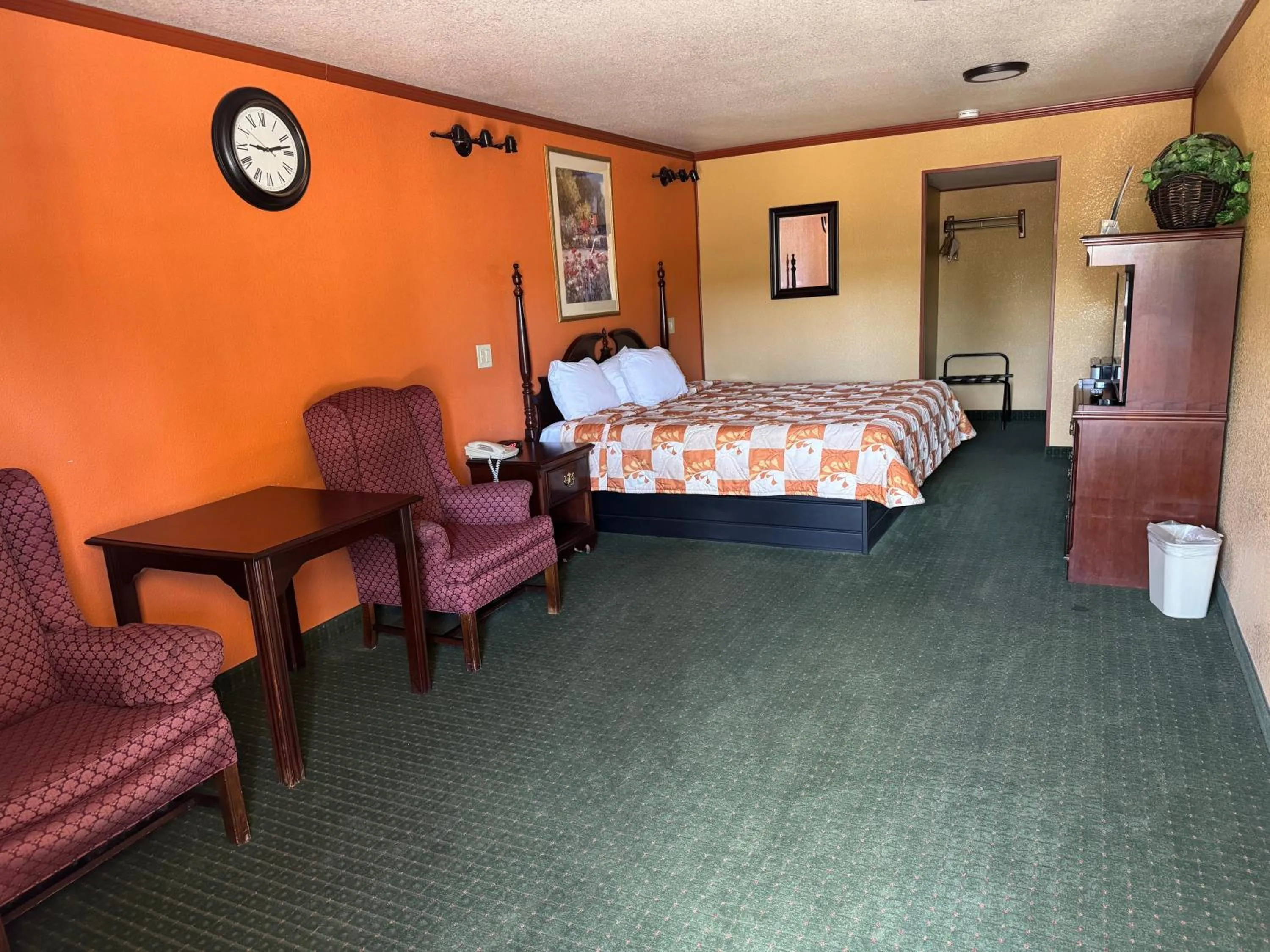 Bed in The KC Motel Show Low