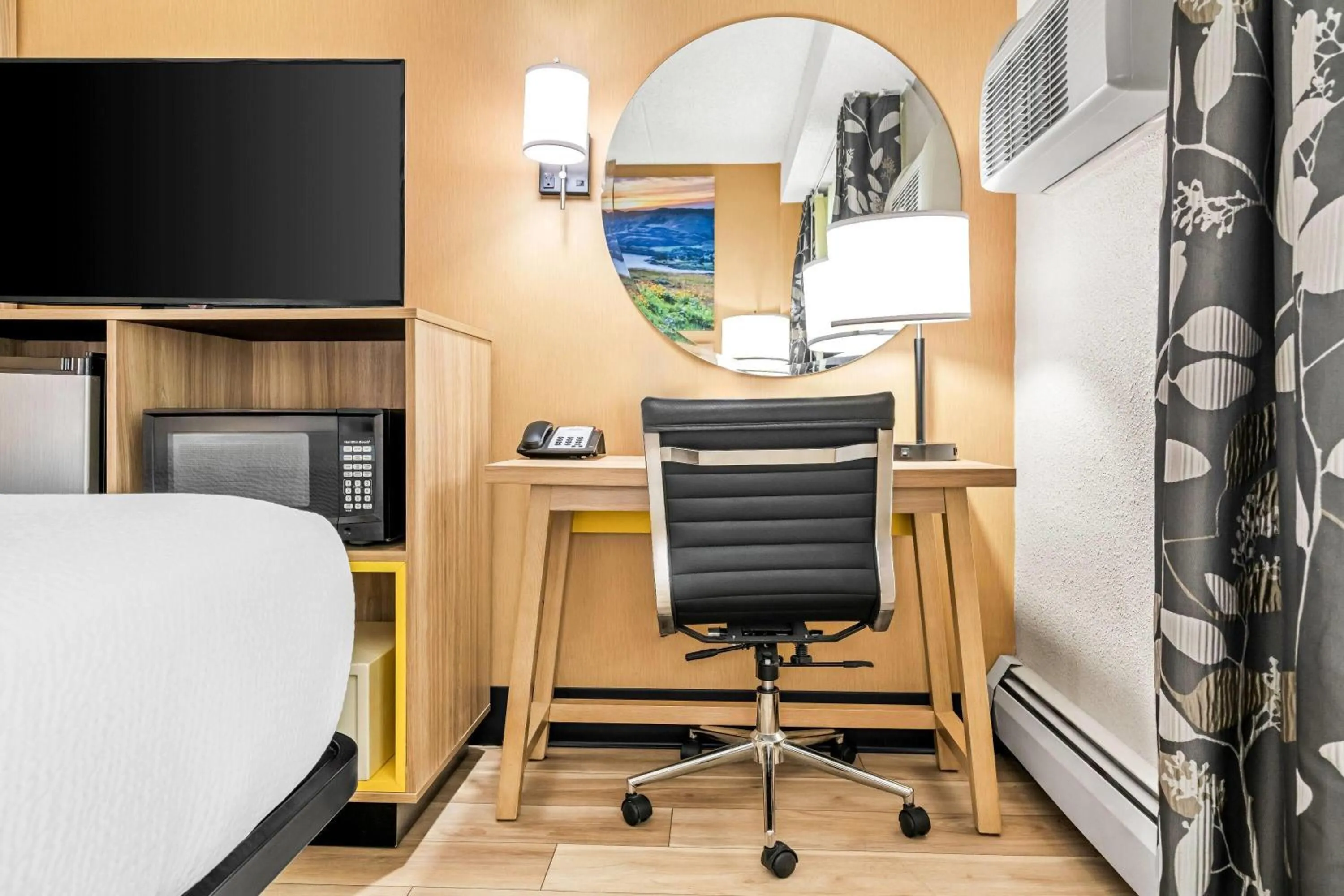 Bed in Days Inn by Wyndham Helena