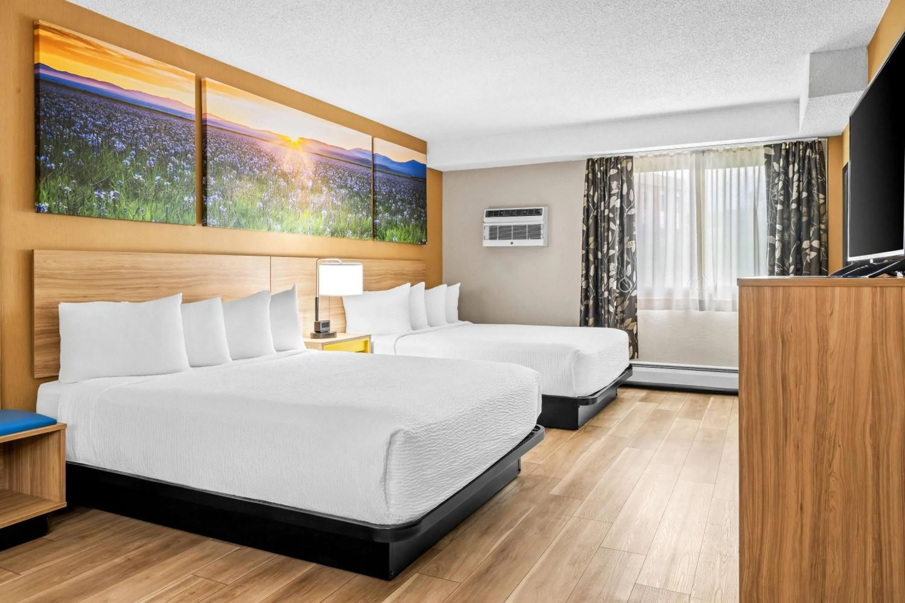 Bed in Days Inn by Wyndham Helena