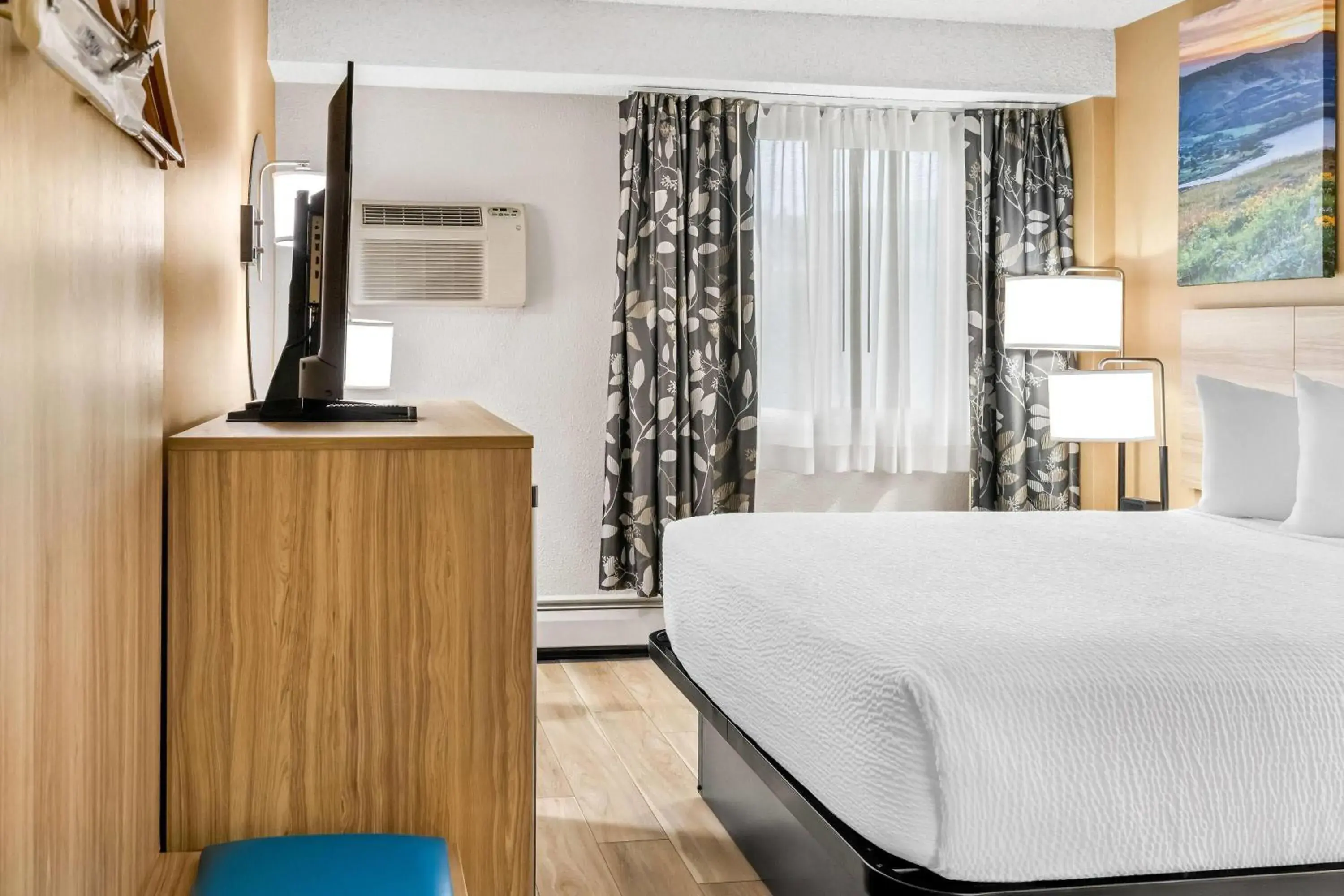 Queen Room - Non-Smoking in Days Inn by Wyndham Helena Queen Room - Non-Smoking in Days Inn by Wyndham Helena