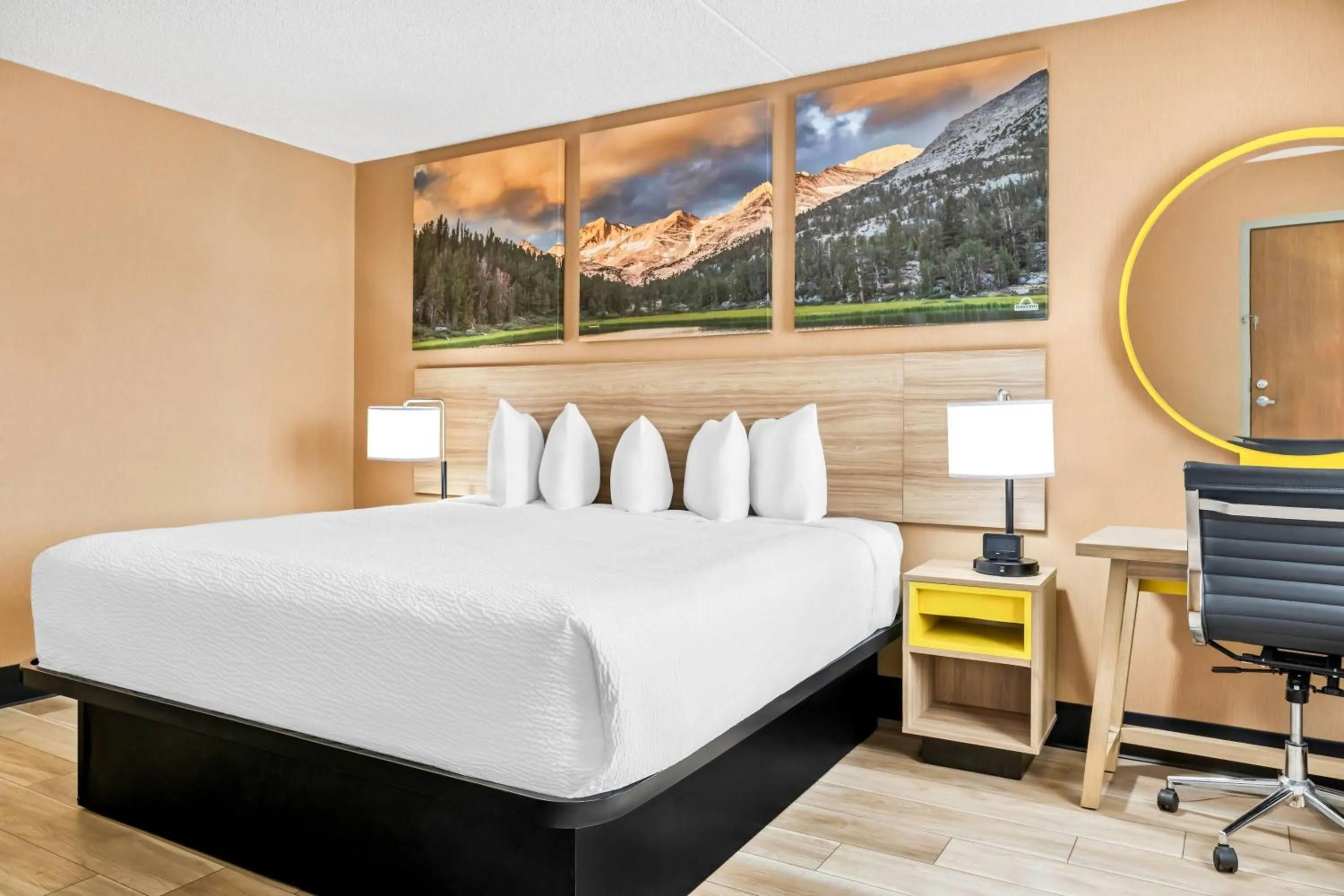 Bed in Days Inn by Wyndham Helena