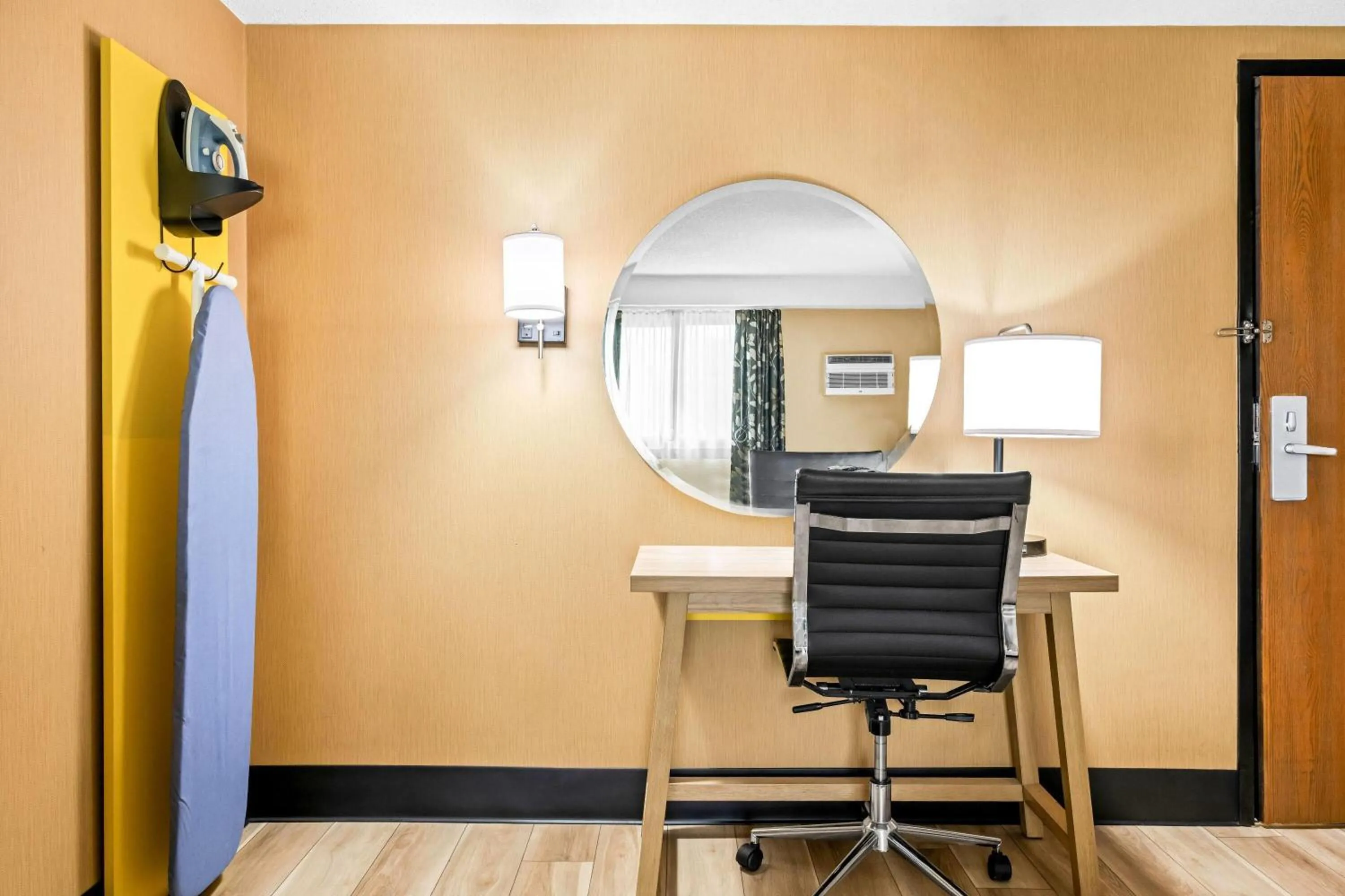 Bed in Days Inn by Wyndham Helena