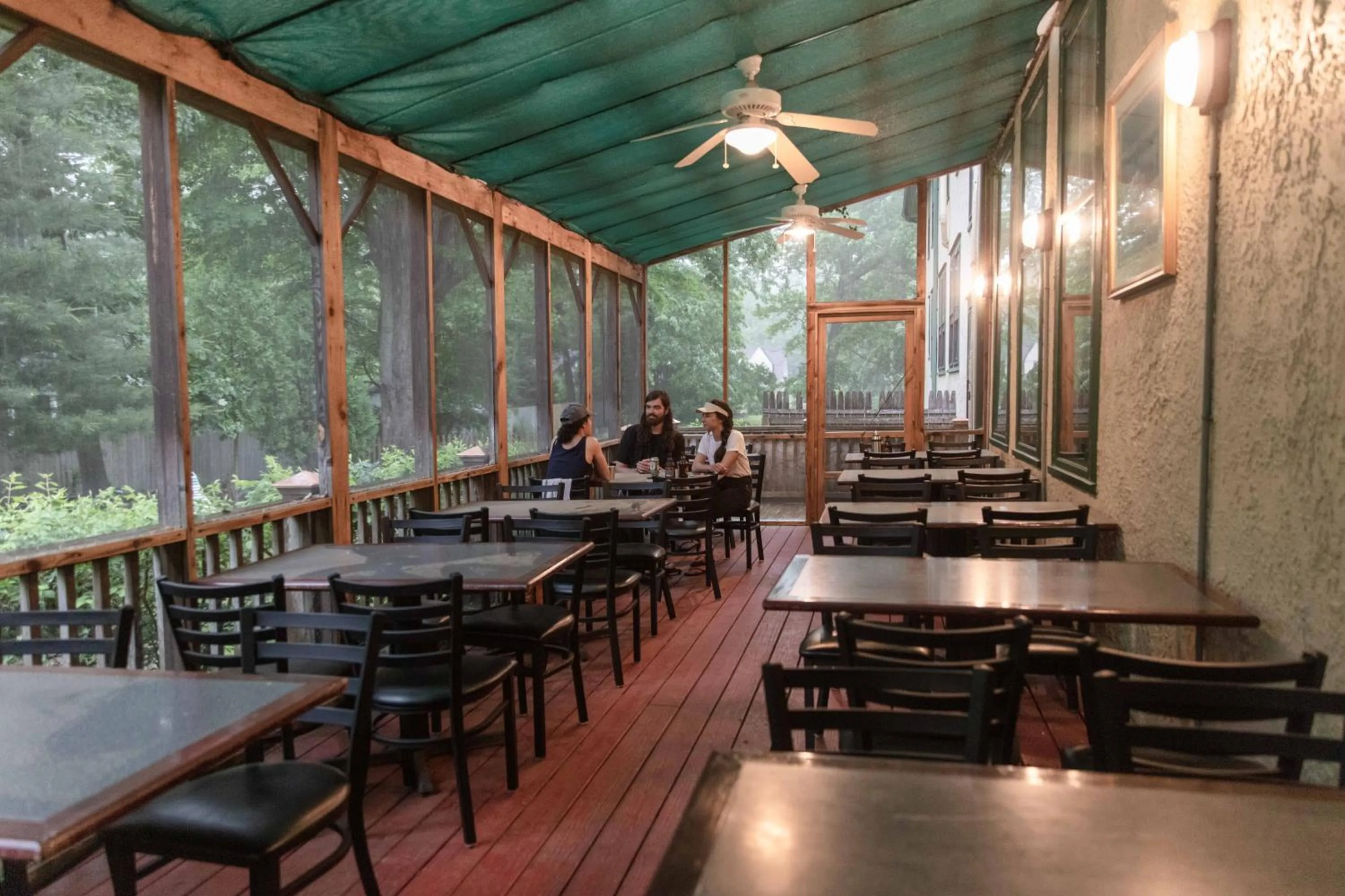 Restaurant/places to eat in Gordon Beach Inn