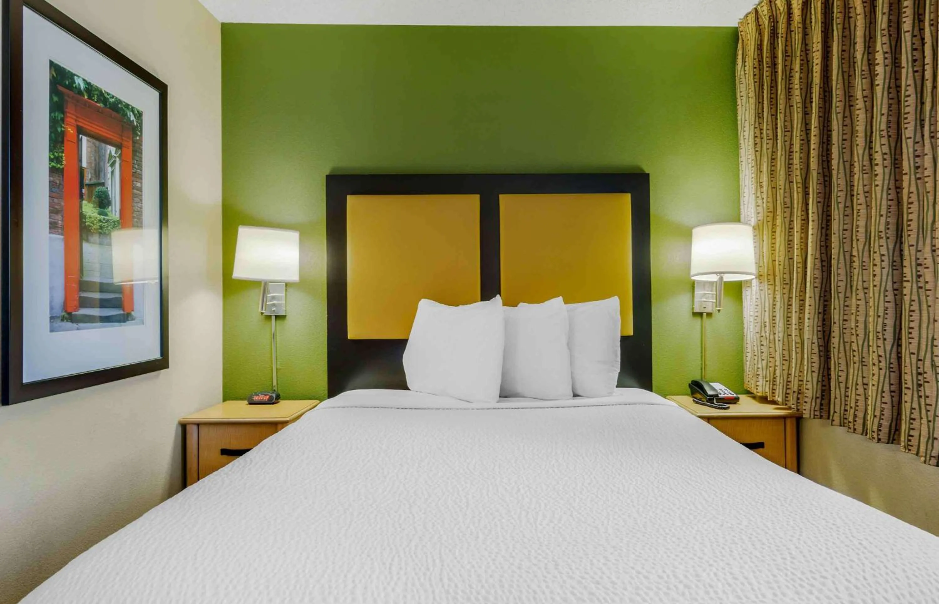 Bedroom, Bed in Extended Stay America Suites - Phoenix - Airport - Tempe