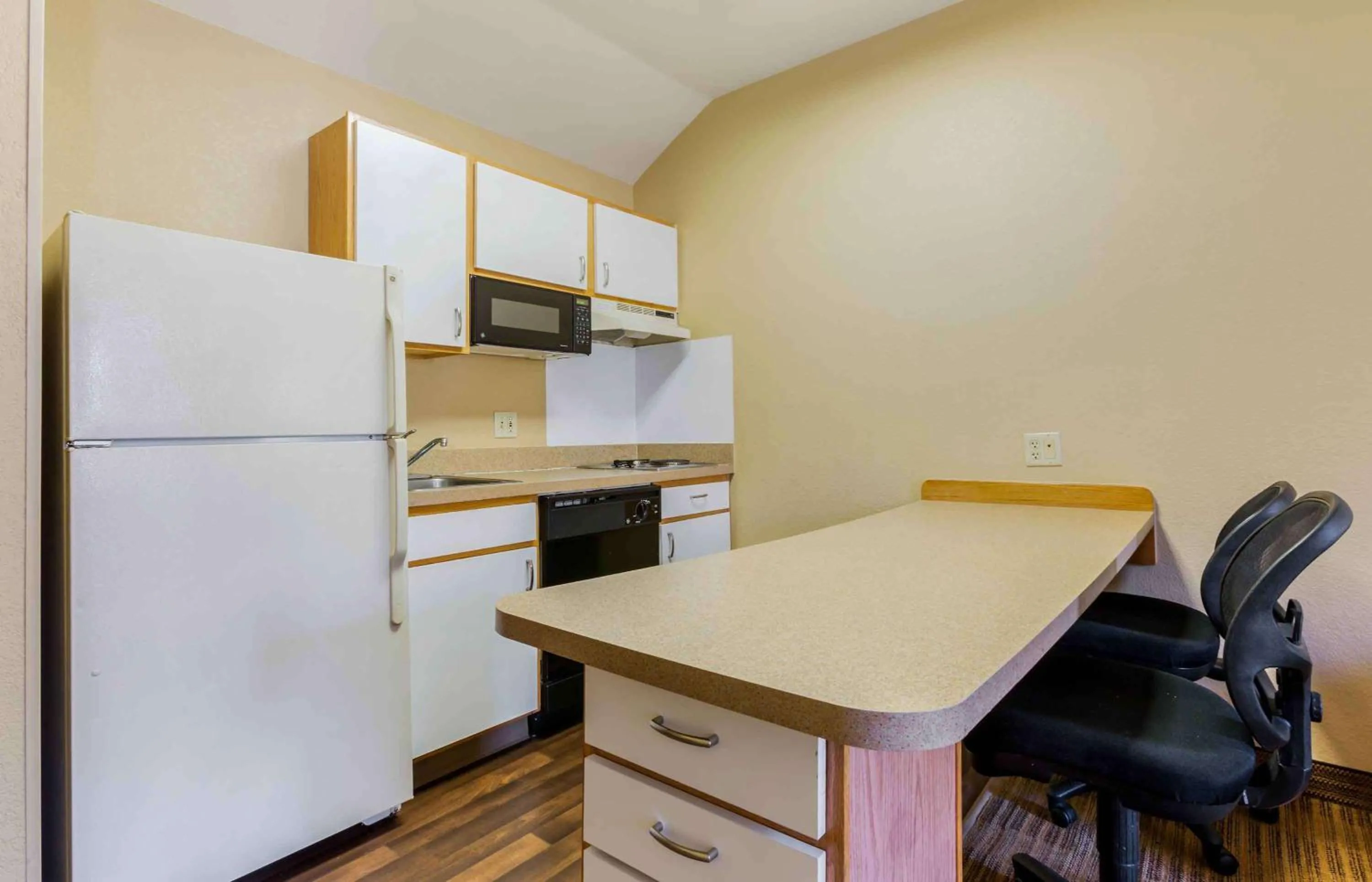 Kitchen or kitchenette in Extended Stay America Suites - Phoenix - Airport - Tempe