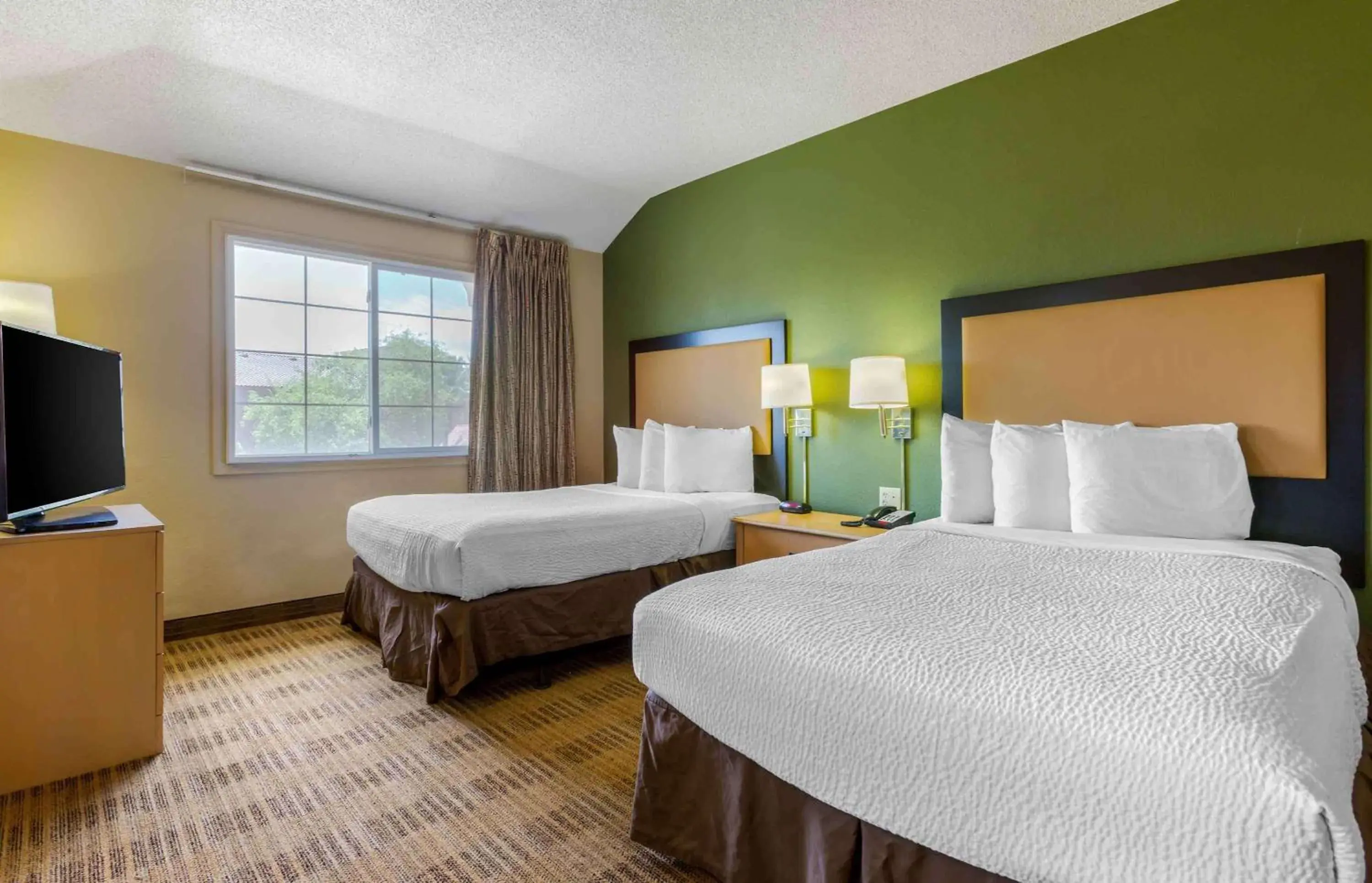 Deluxe Studio with Two Double Beds - Non-Smoking in Extended Stay America Suites - Phoenix - Airport - Tempe Deluxe Studio with Two Double Beds - Non-Smoking in Extended Stay America Suites - Phoenix - Airport - Tempe
