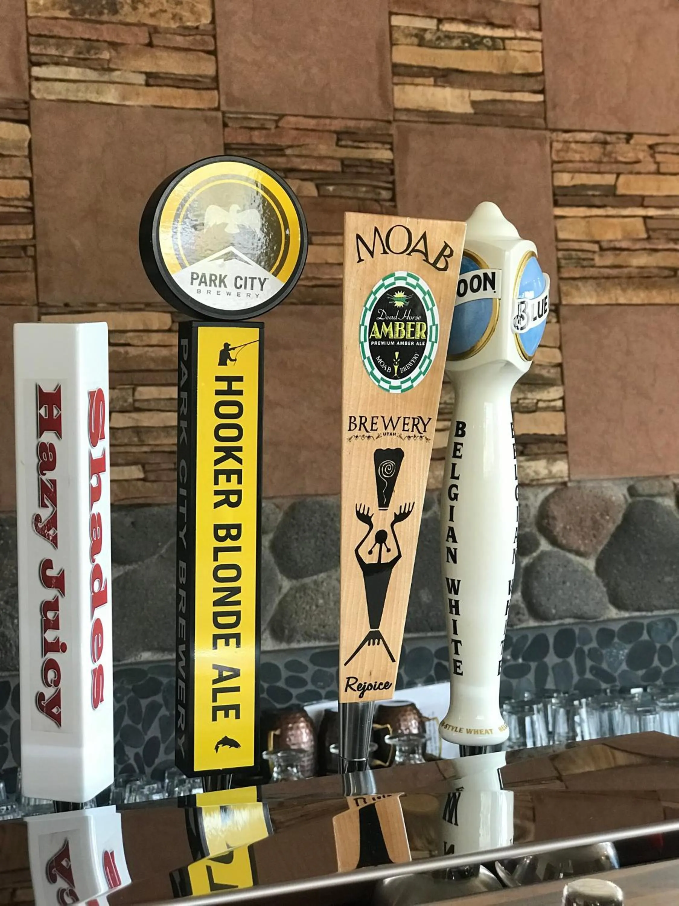 Restaurant/places to eat in Red Sands Hotel